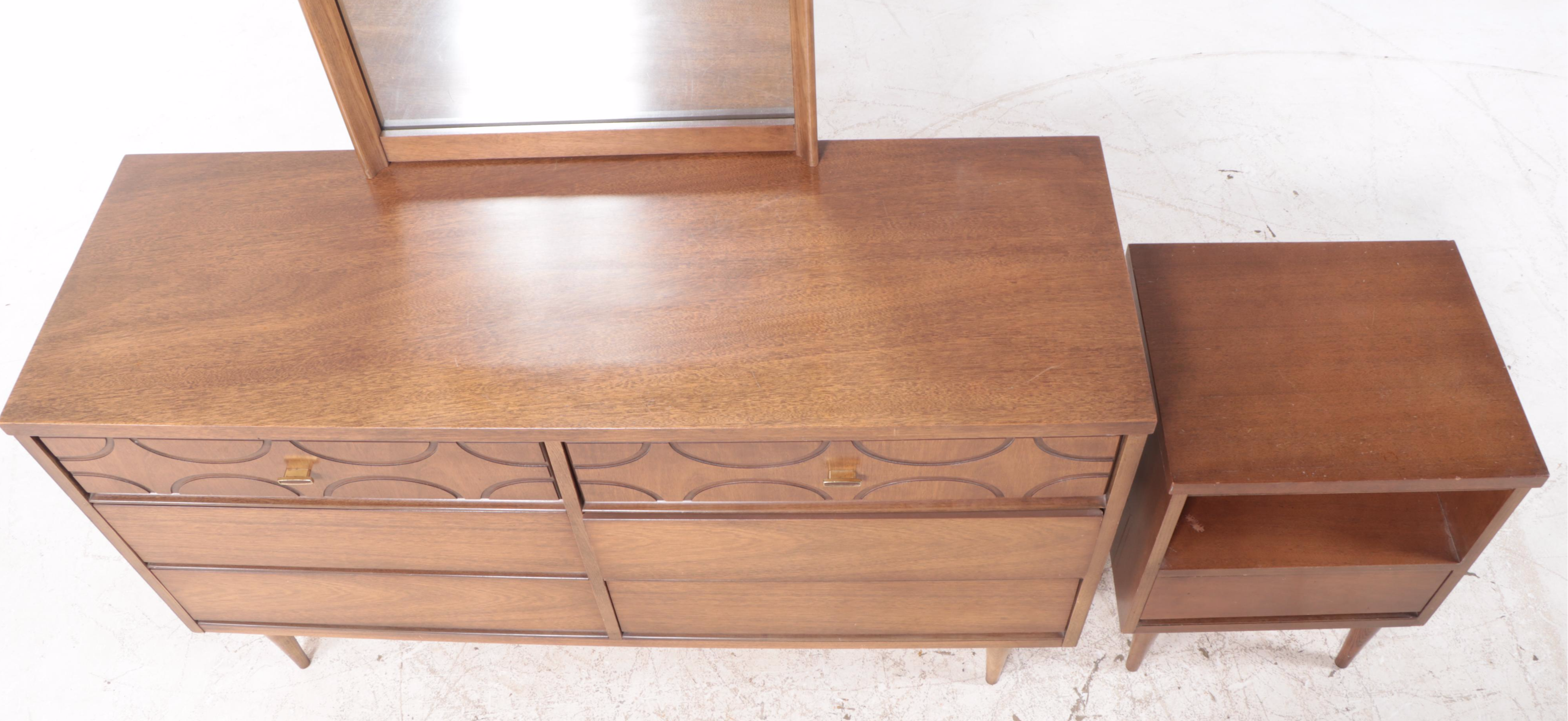 Bassett "Gala" Mid Century Modern Mahogany Six-Drawer Dresser and Nightstand