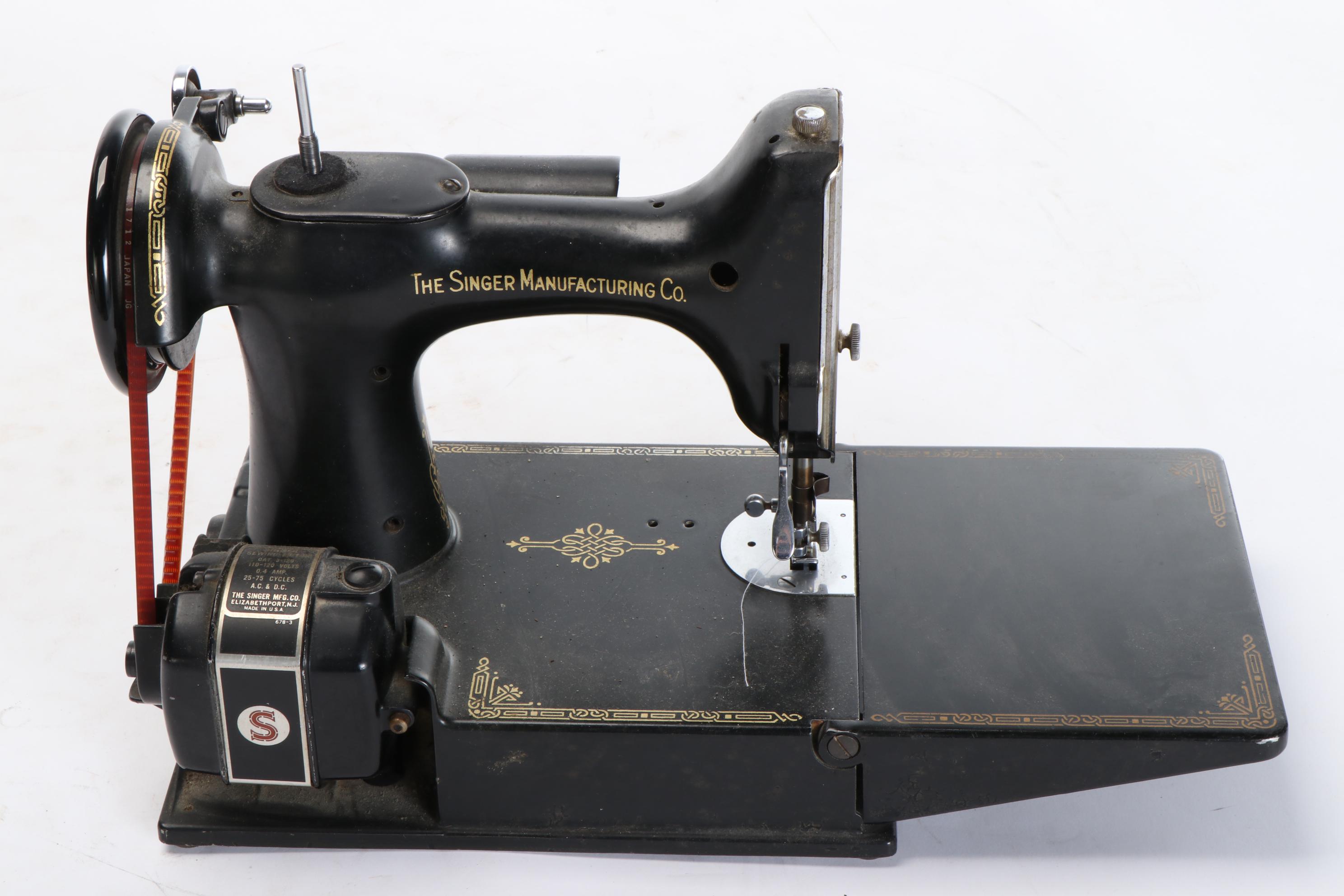 Singer Featherweight 678-3 Series Electric Sewing Machine, circa 1950