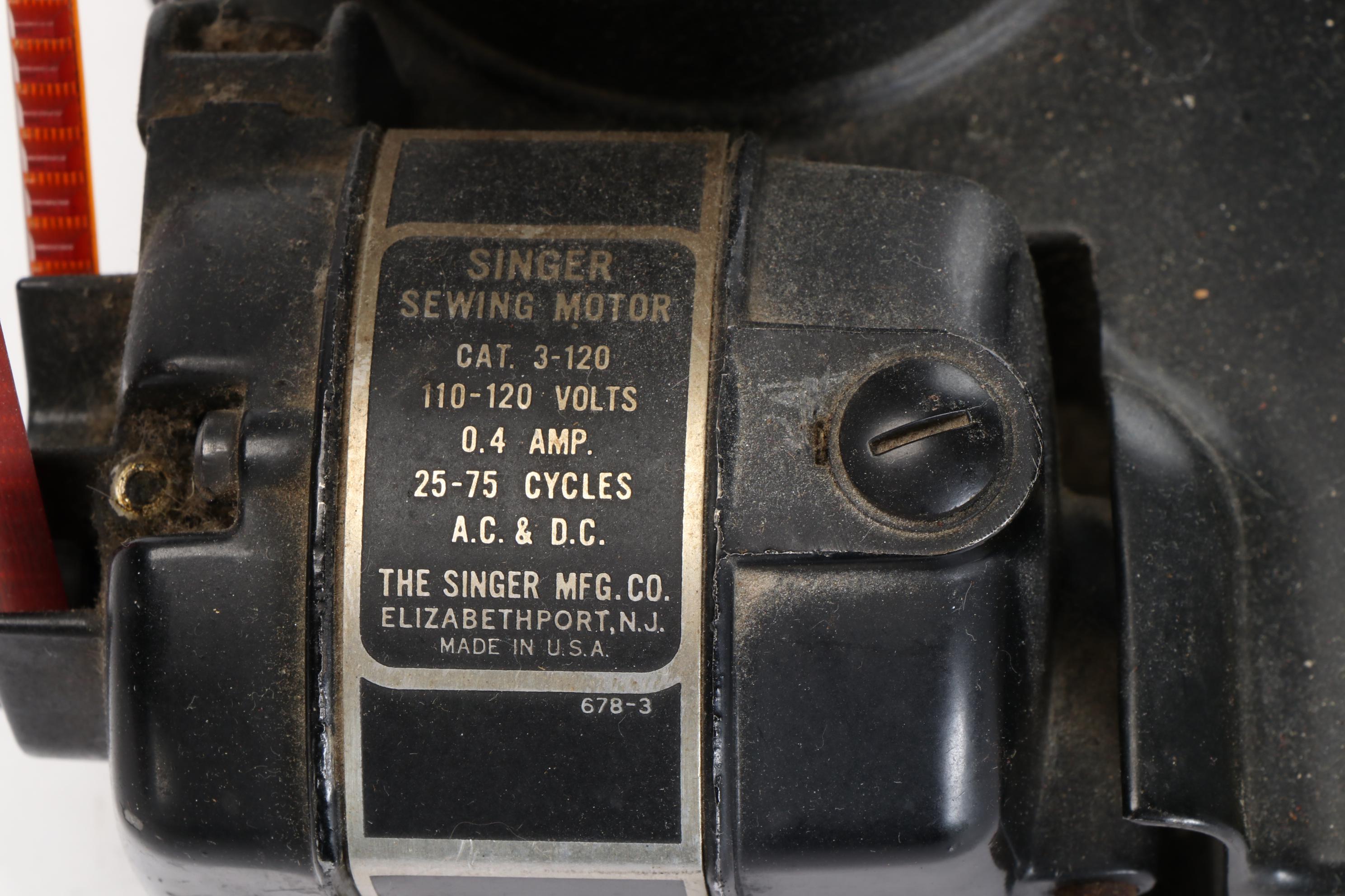 Singer Featherweight 678-3 Series Electric Sewing Machine, circa 1950