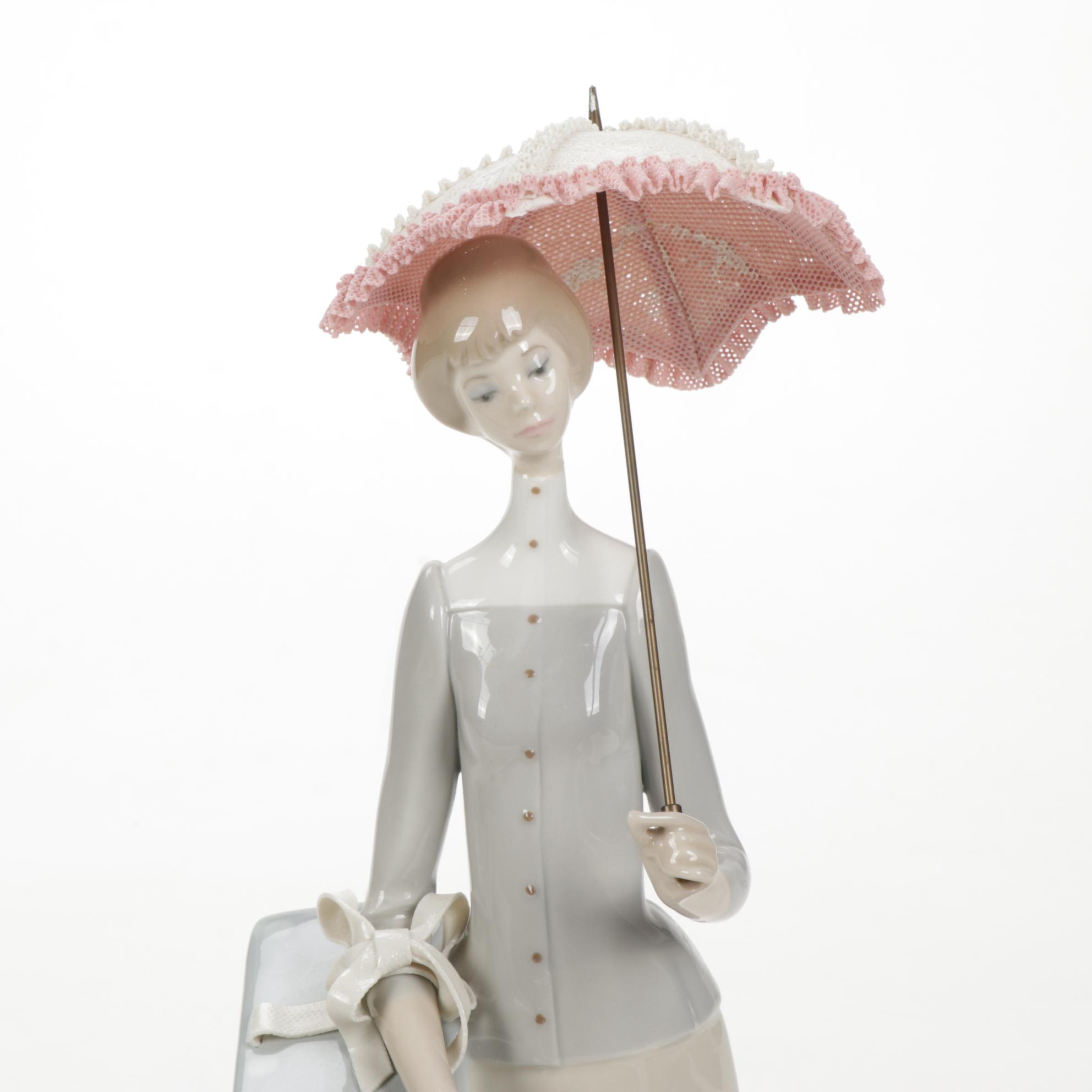 Lladró "Dressmaker" Porcelain Figurine Designed by Vicente Martínez