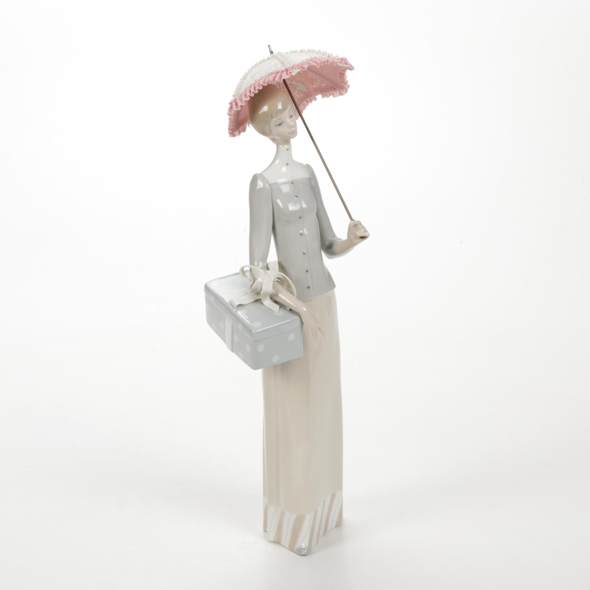 Lladró "Dressmaker" Porcelain Figurine Designed by Vicente Martínez