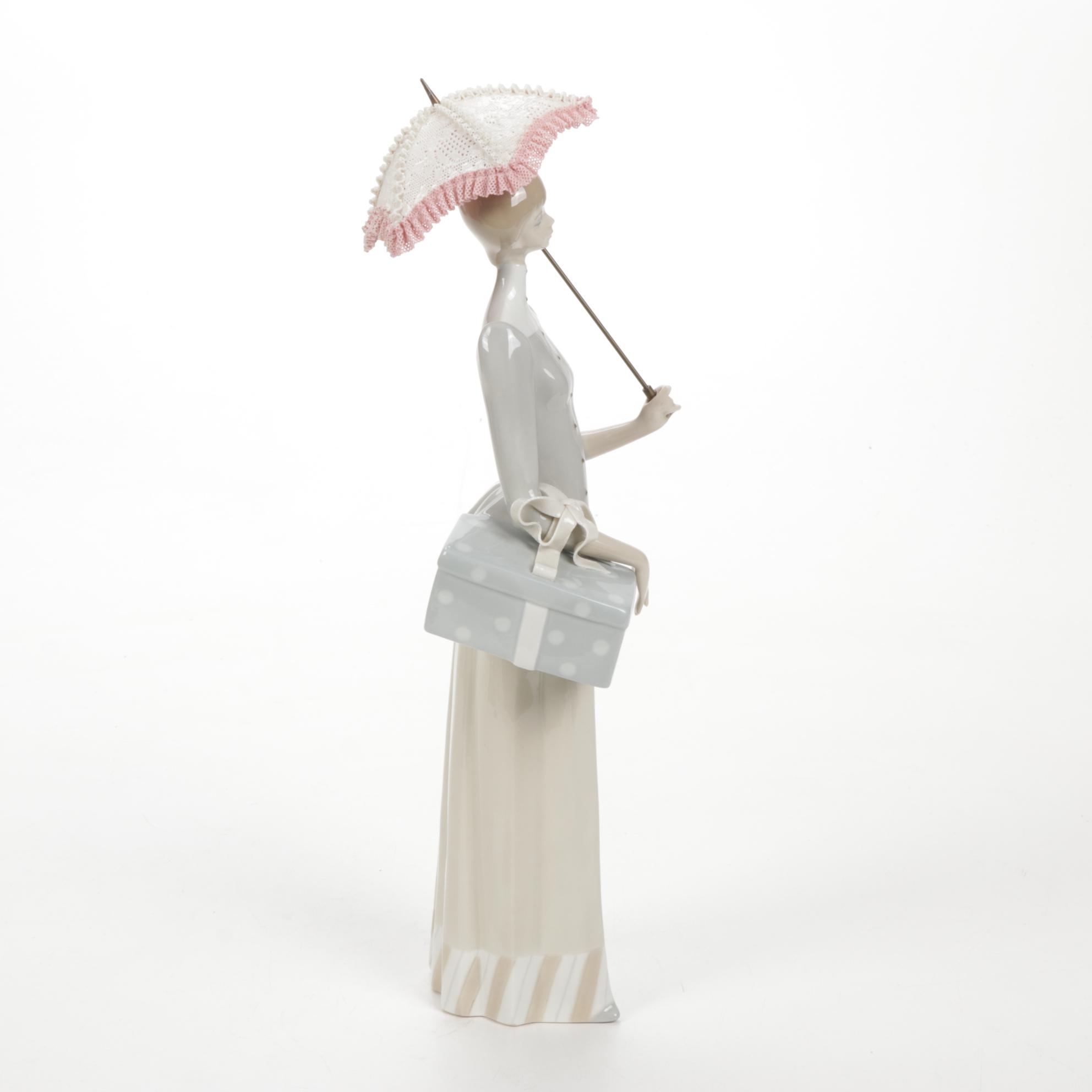 Lladró "Dressmaker" Porcelain Figurine Designed by Vicente Martínez