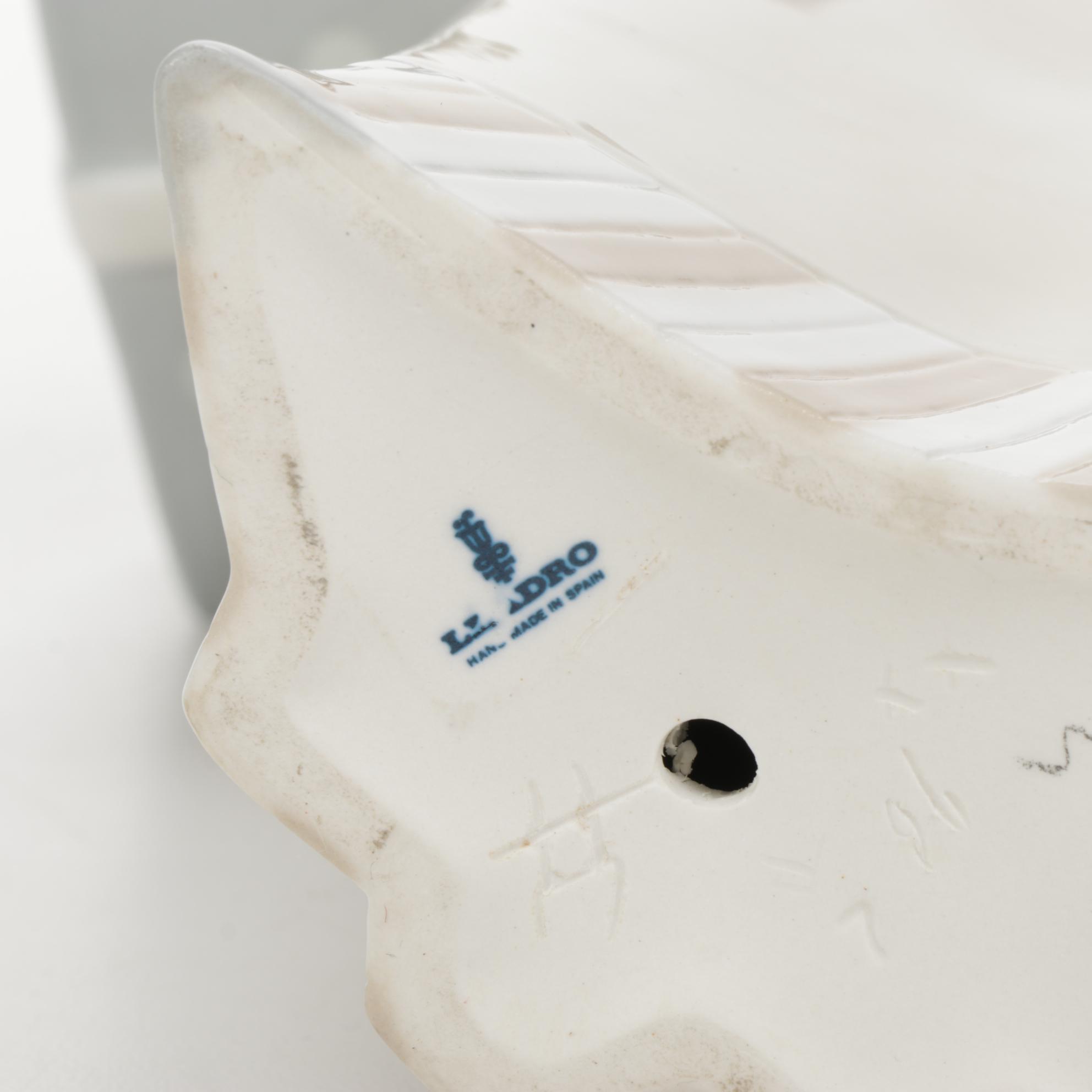 Lladró "Dressmaker" Porcelain Figurine Designed by Vicente Martínez