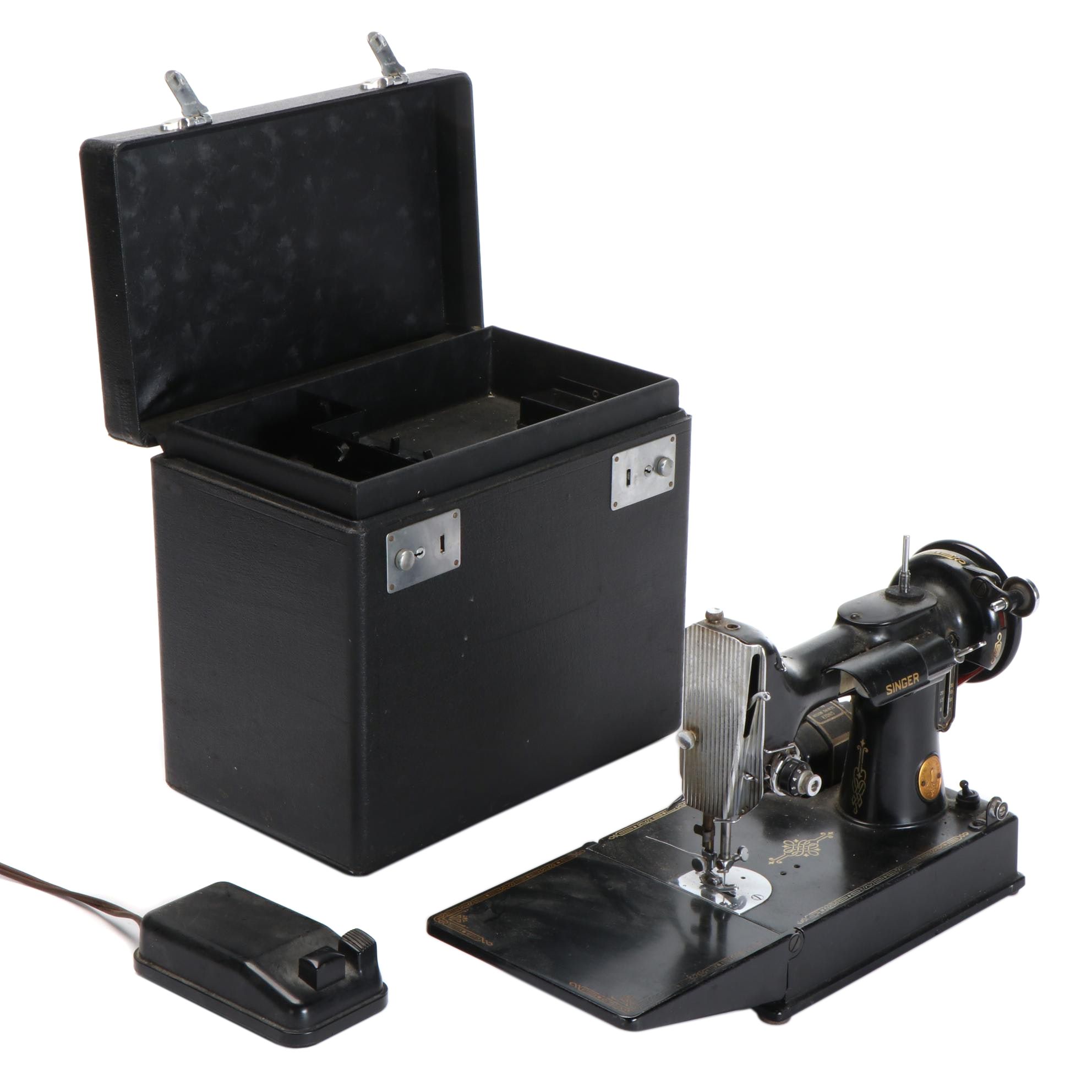 Singer Featherweight 678-3 Series Electric Sewing Machine, circa 1950