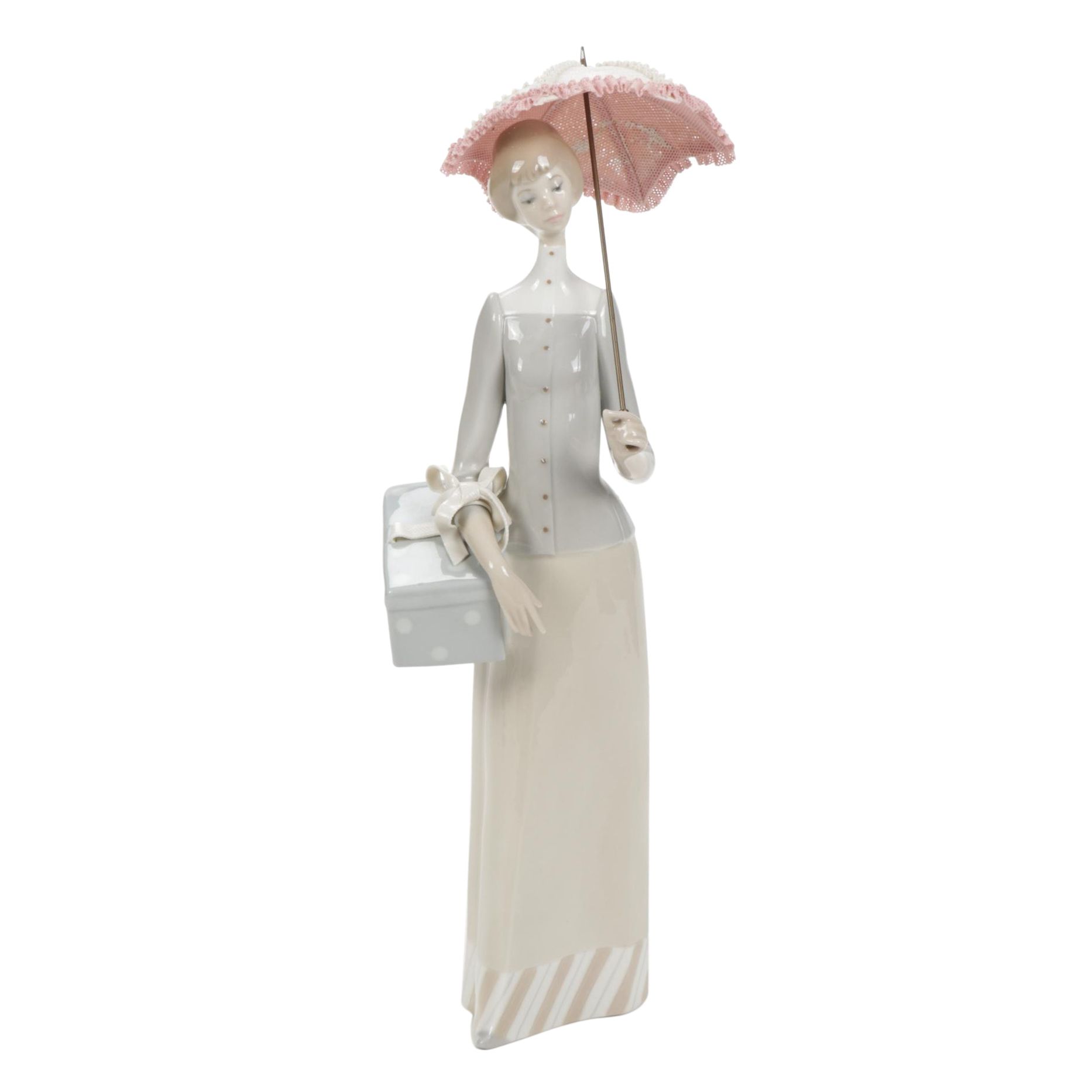 Lladró "Dressmaker" Porcelain Figurine Designed by Vicente Martínez
