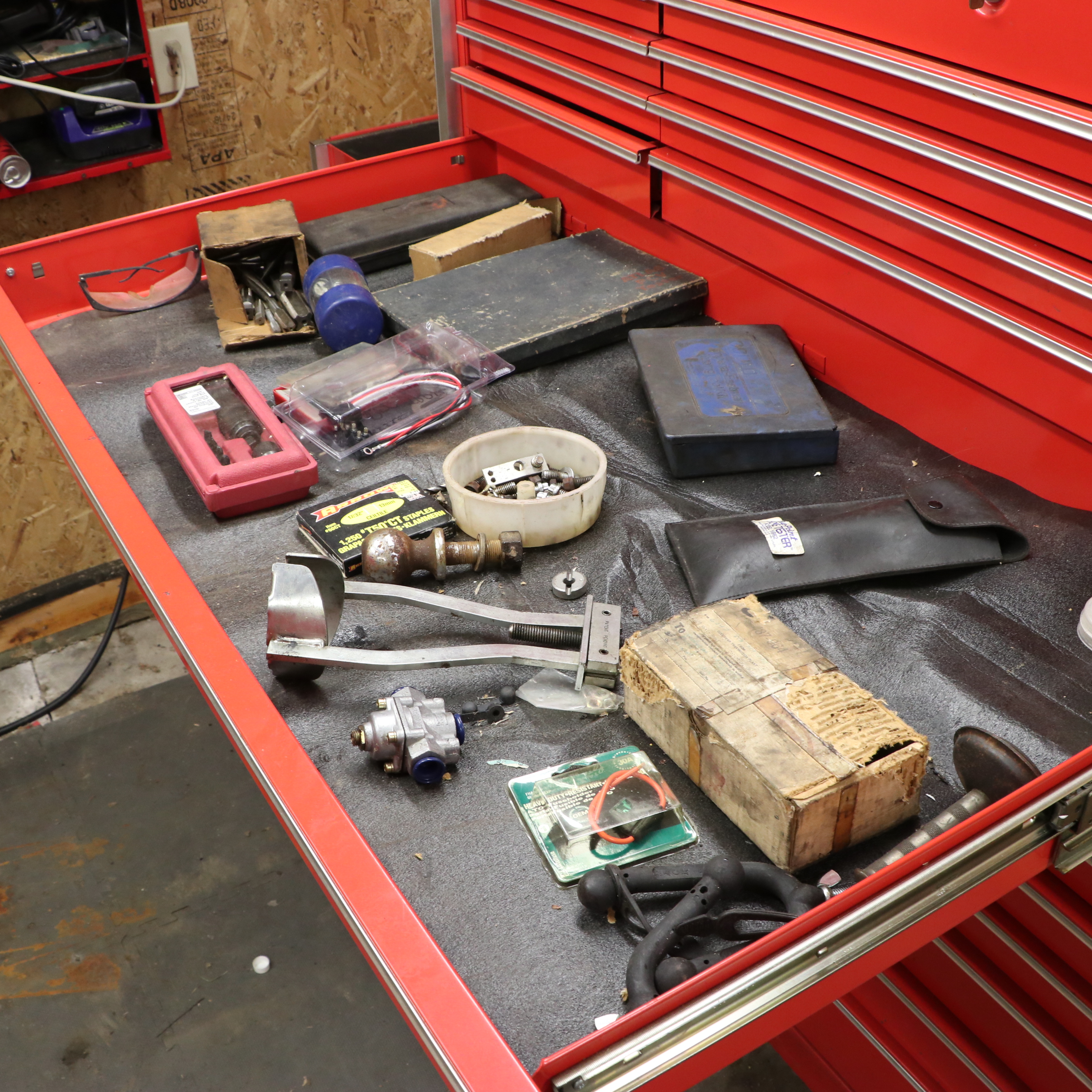 Snap-on Locking 9-Drawer Flip Top Tool Chest