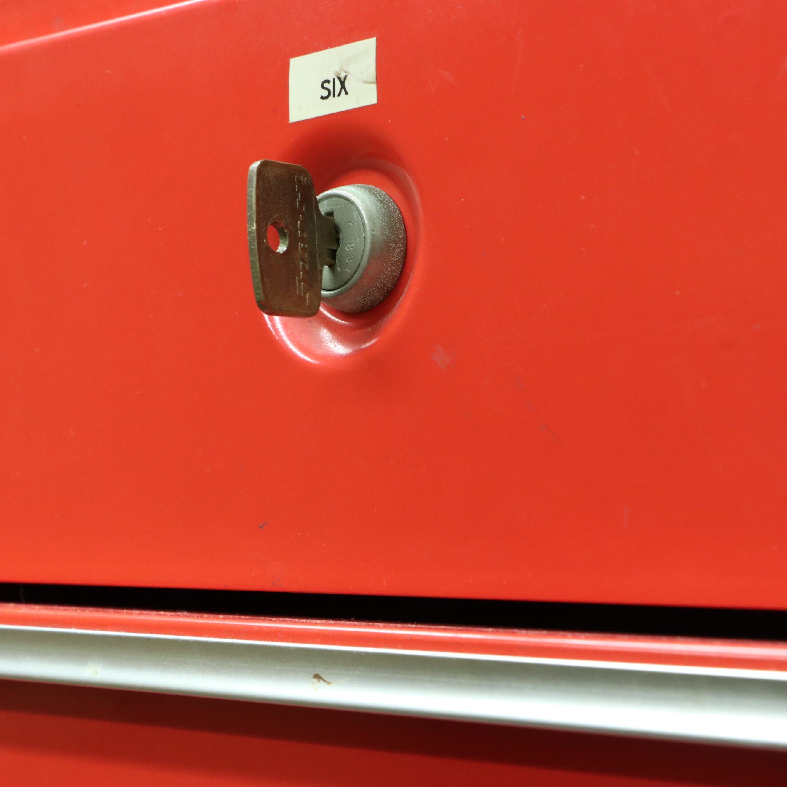 Snap-on Locking 9-Drawer Flip Top Tool Chest