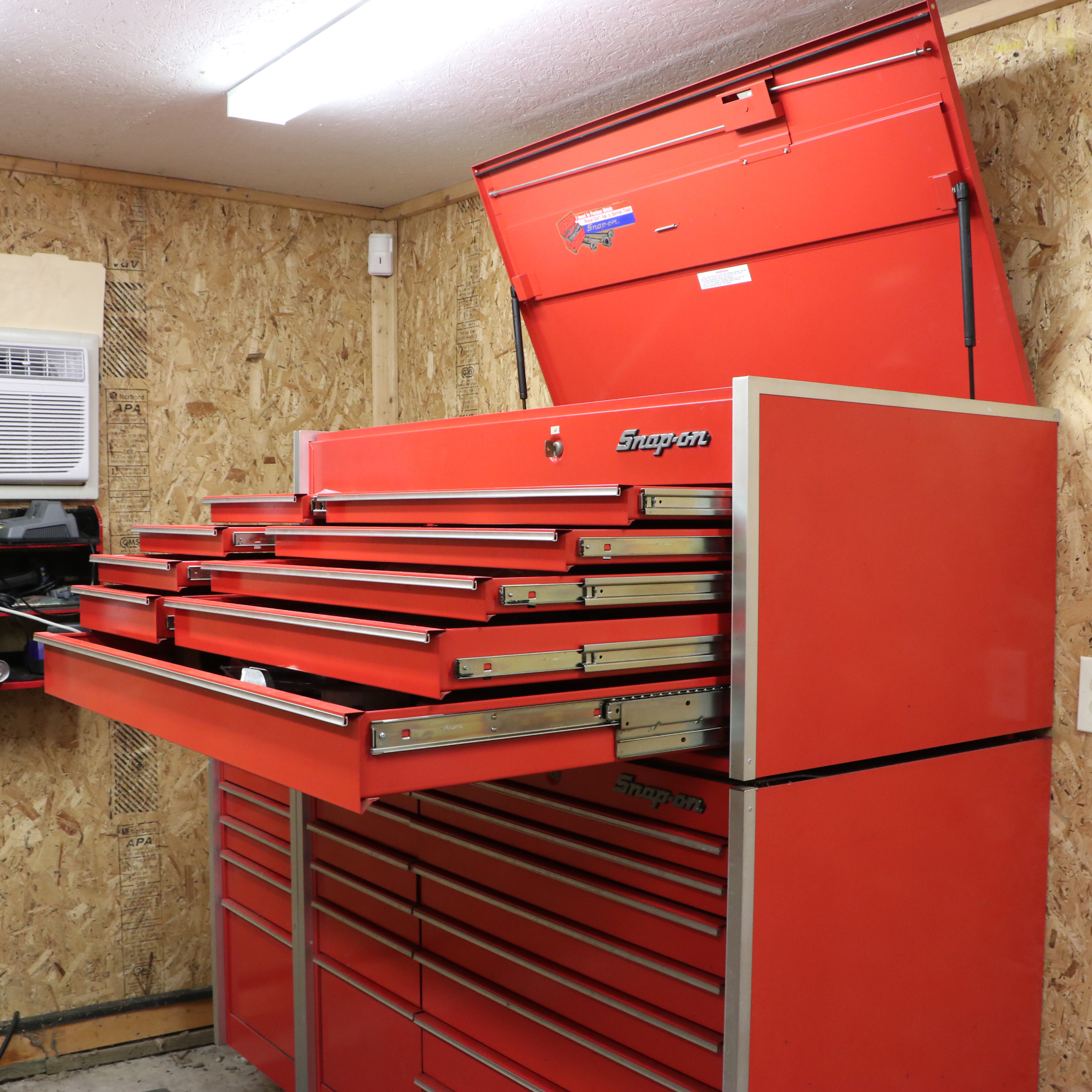 Snap-on Locking 9-Drawer Flip Top Tool Chest