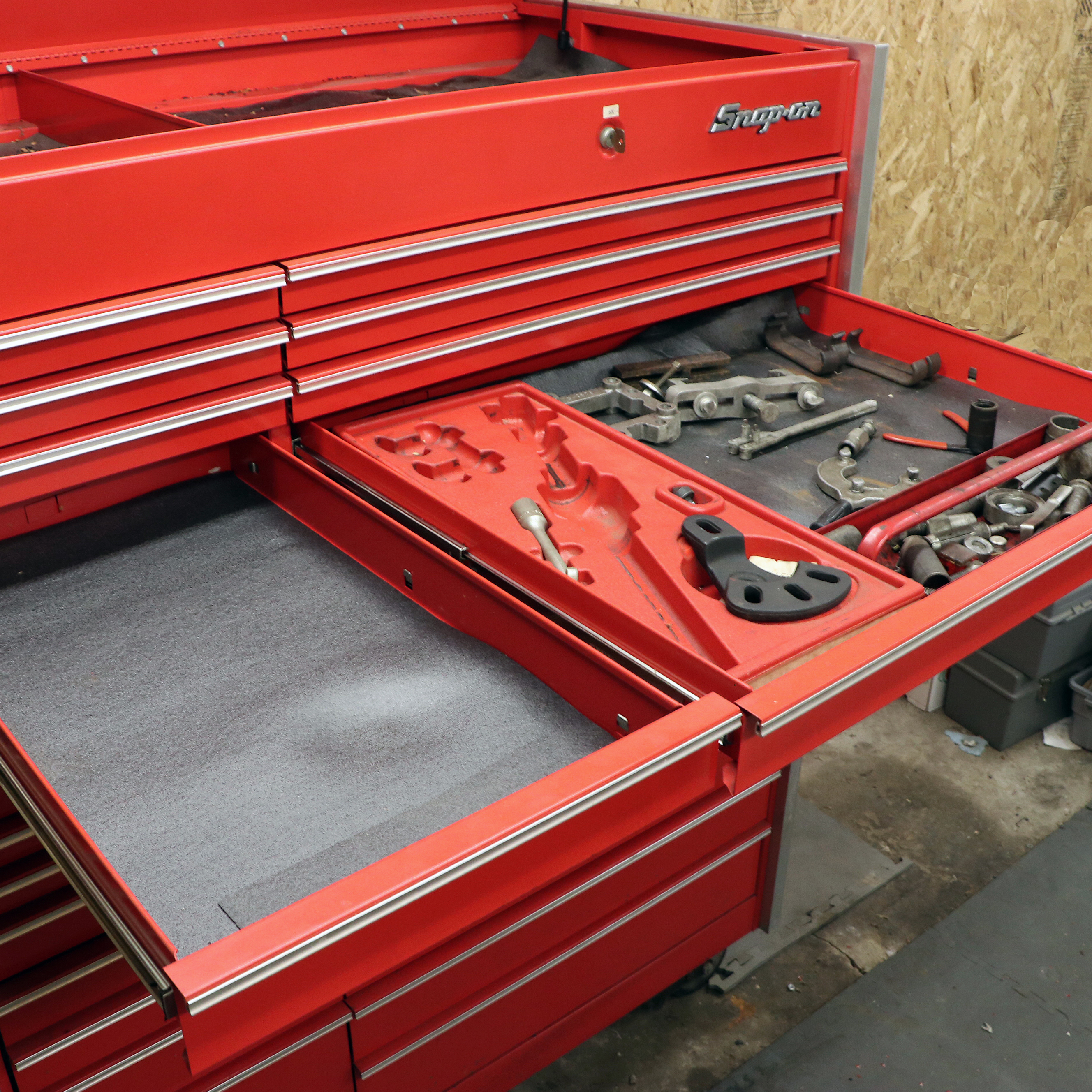 Snap-on Locking 9-Drawer Flip Top Tool Chest