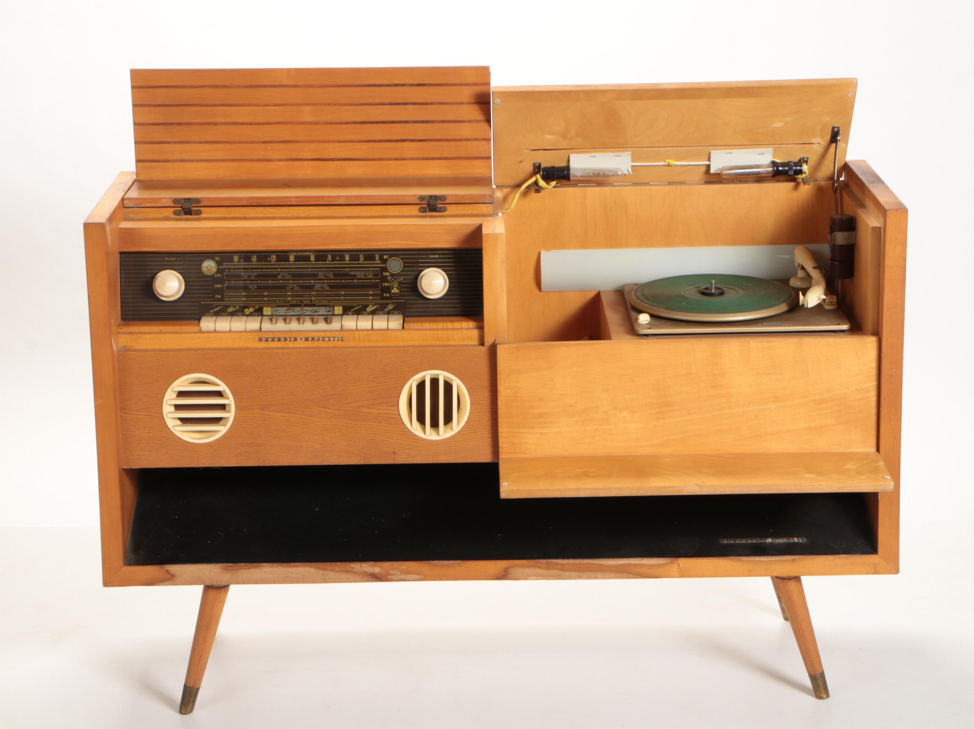 Grundig-Majestic Model 8080 Oak Stereo Console and Record Player, Mid-20th C.