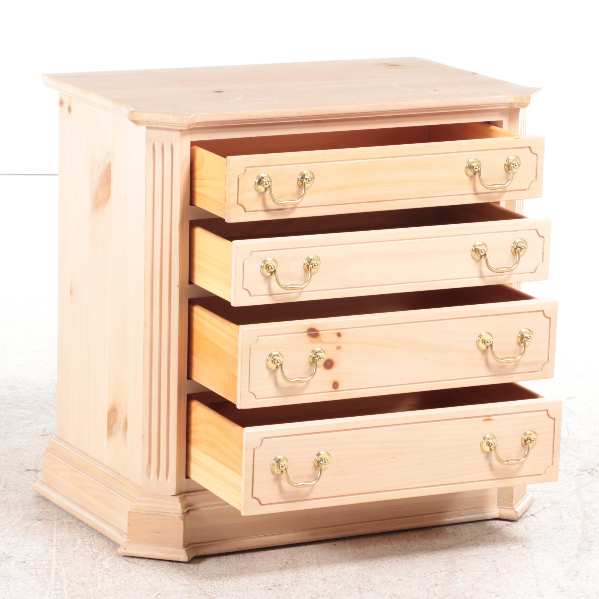 Knob Creek Federal Style Pine Four-Drawer Bedside Chest, Late 20th Century