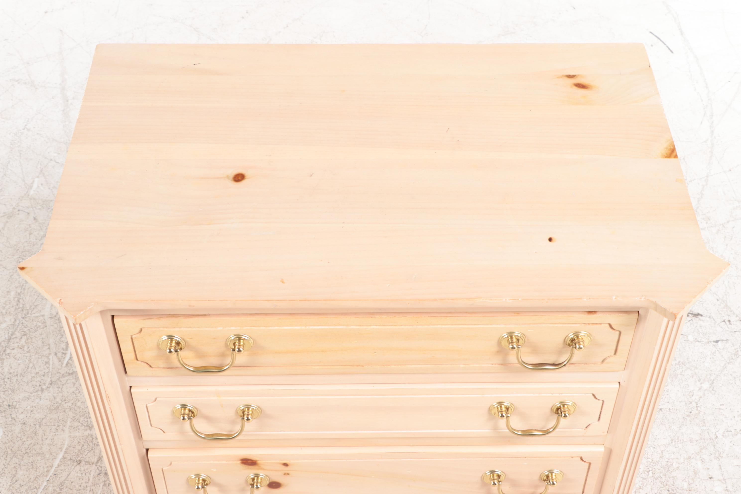 Knob Creek Federal Style Pine Four-Drawer Bedside Chest, Late 20th Century