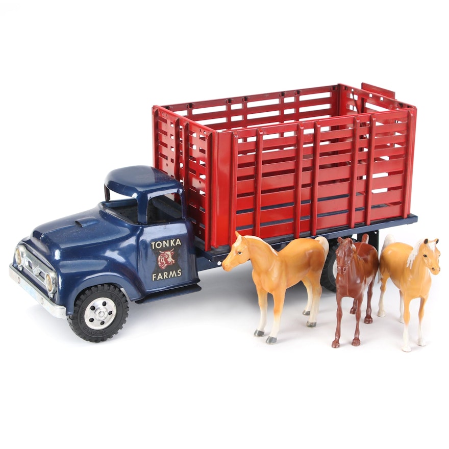 Tonka Toys "Tonka Farms" Hi-Stake Livestock Truck with Toy Horses, Mid-20th C.