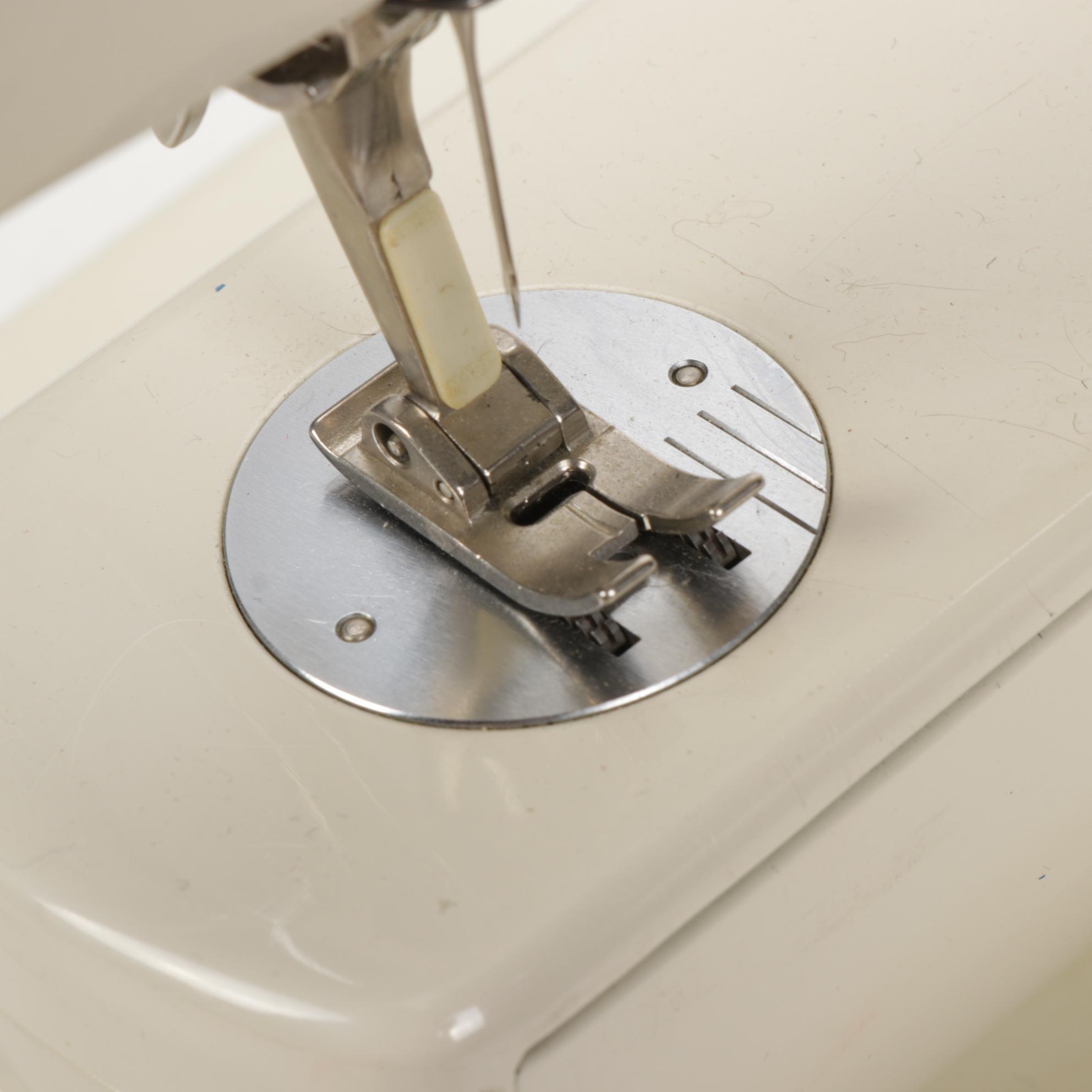 Bernina 830 Record Electronic Sewing Machine, 1977