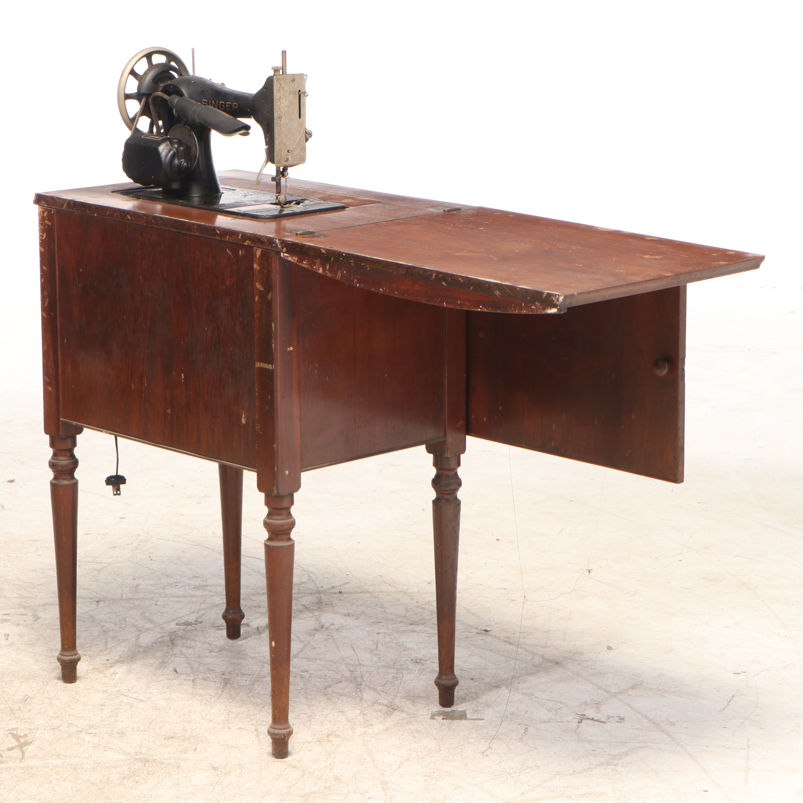 Singer B.R.7 Sewing Machine in Walnut Cabinet, circa 1929