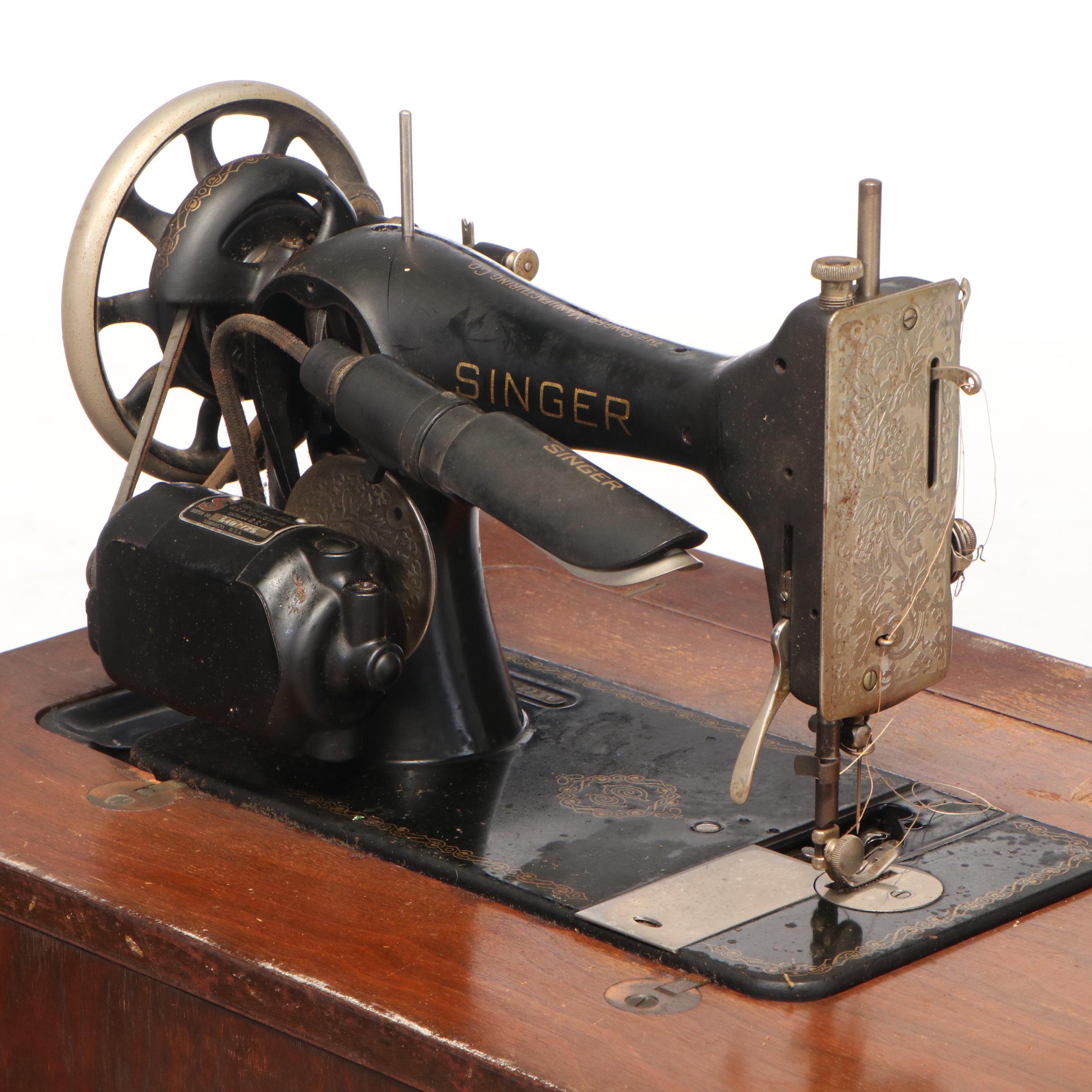 Singer B.R.7 Sewing Machine in Walnut Cabinet, circa 1929