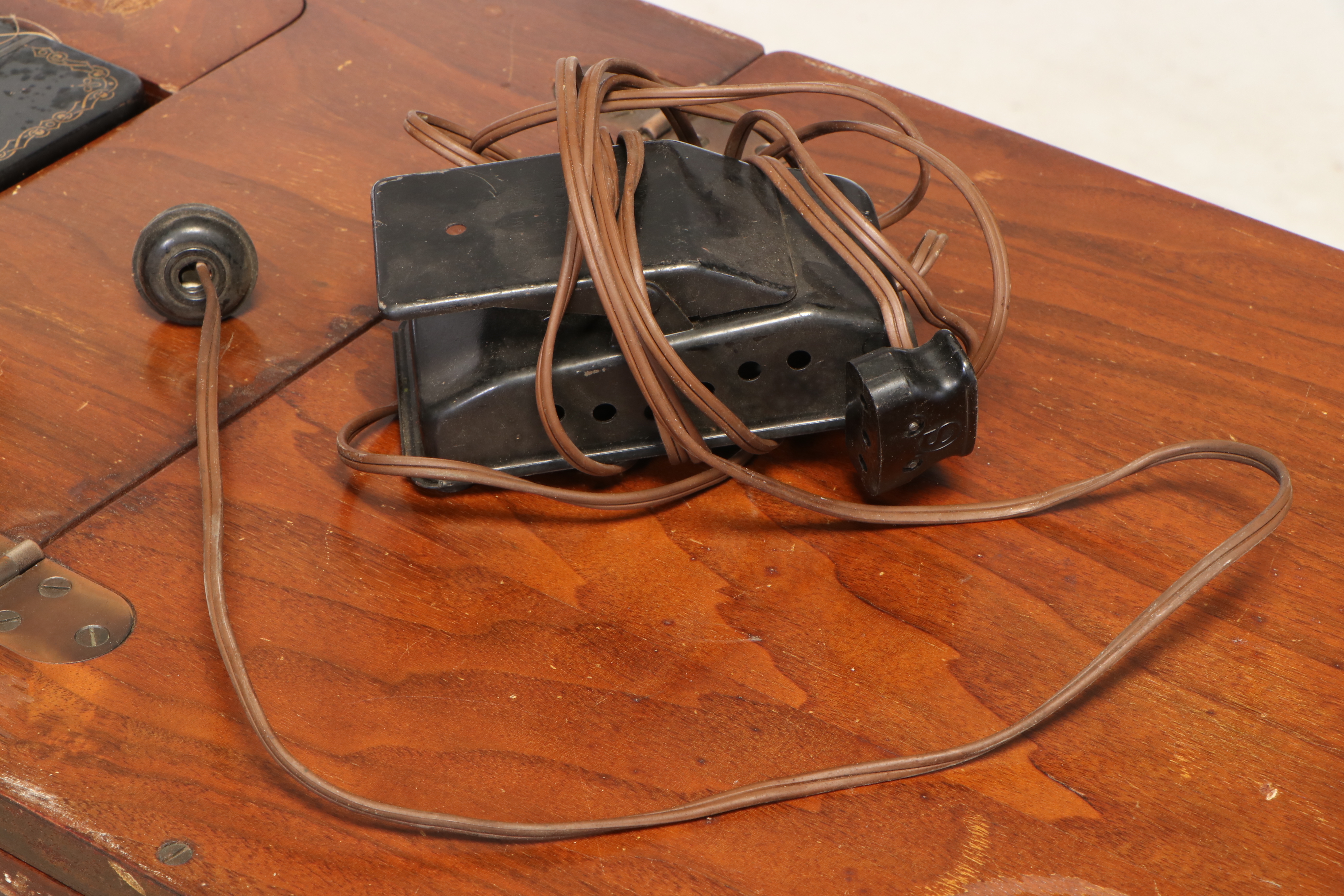 Singer B.R.7 Sewing Machine in Walnut Cabinet, circa 1929