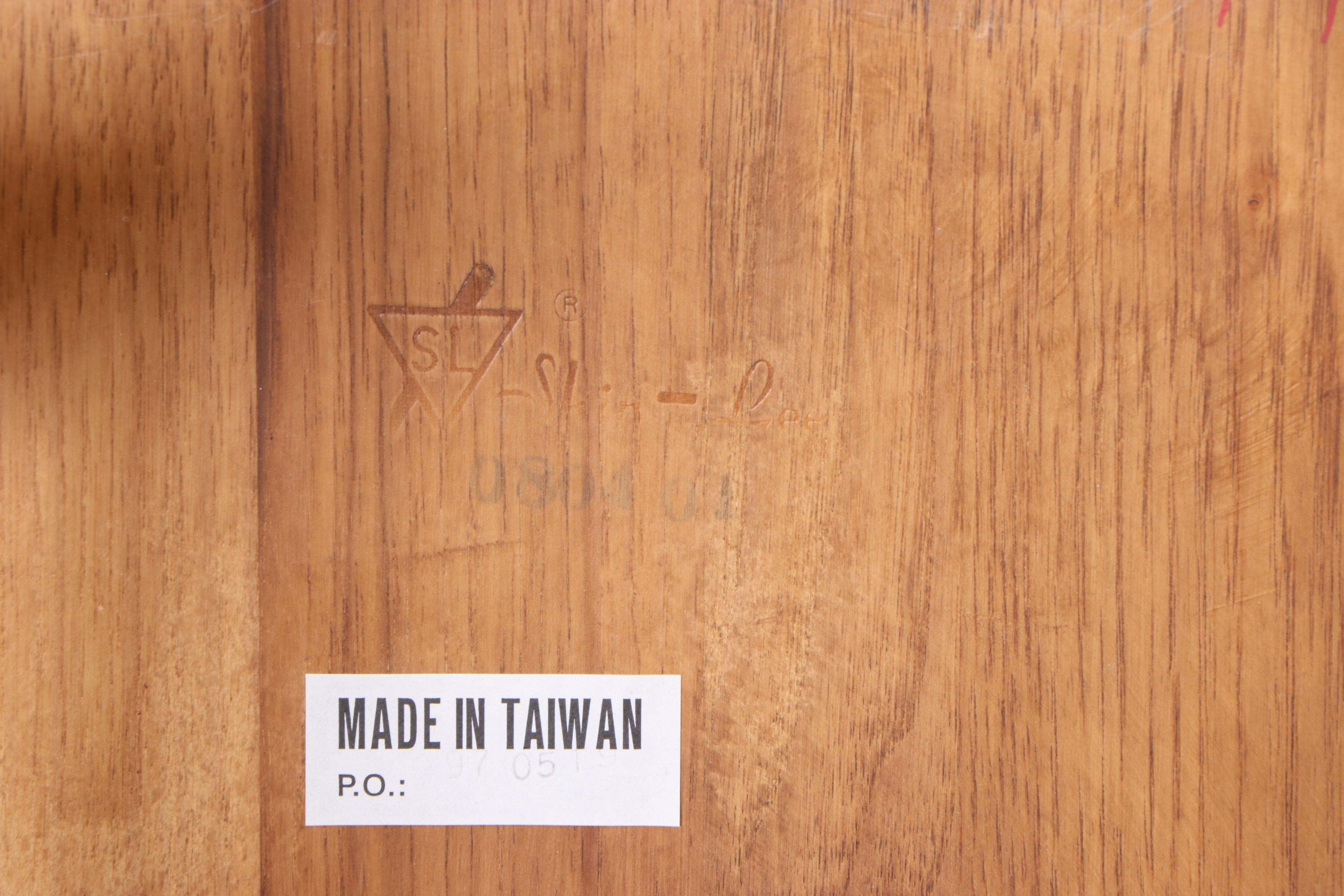 Four Shin-Lee Oak Rod-Back Windsor Side Chairs