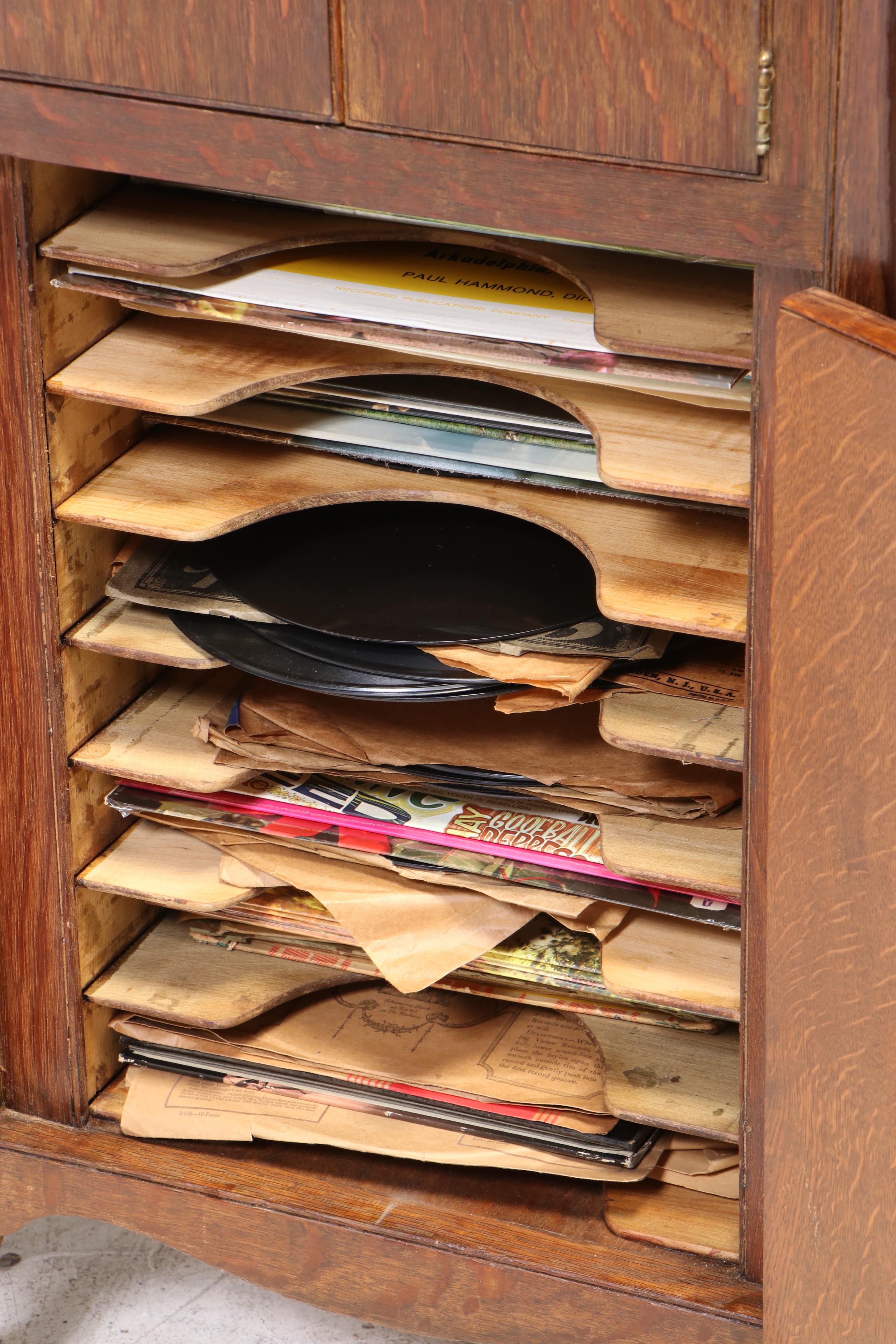 Victor Talking Machine Co. Victrola No. 2 Record Player in Standing Cabinet