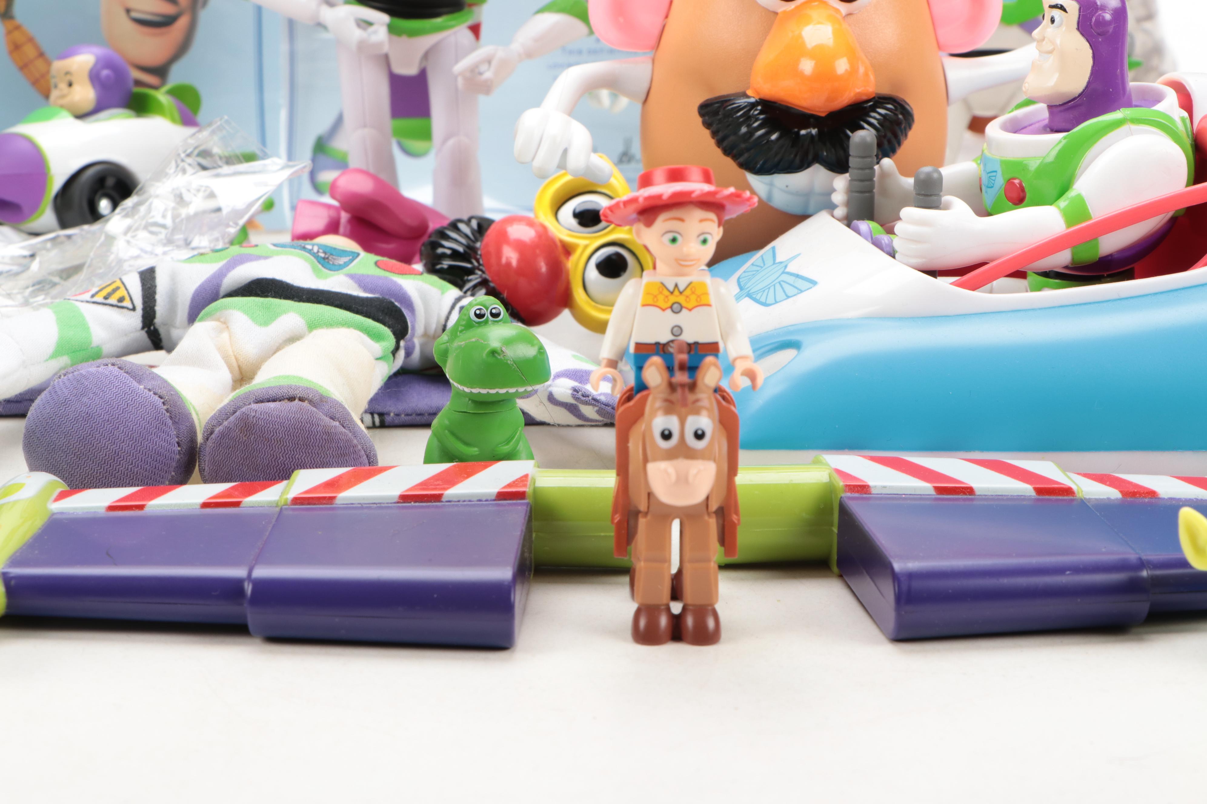 Disney's Buzz Lightyear, Woody and Other "Toy Story" Toys and Clock