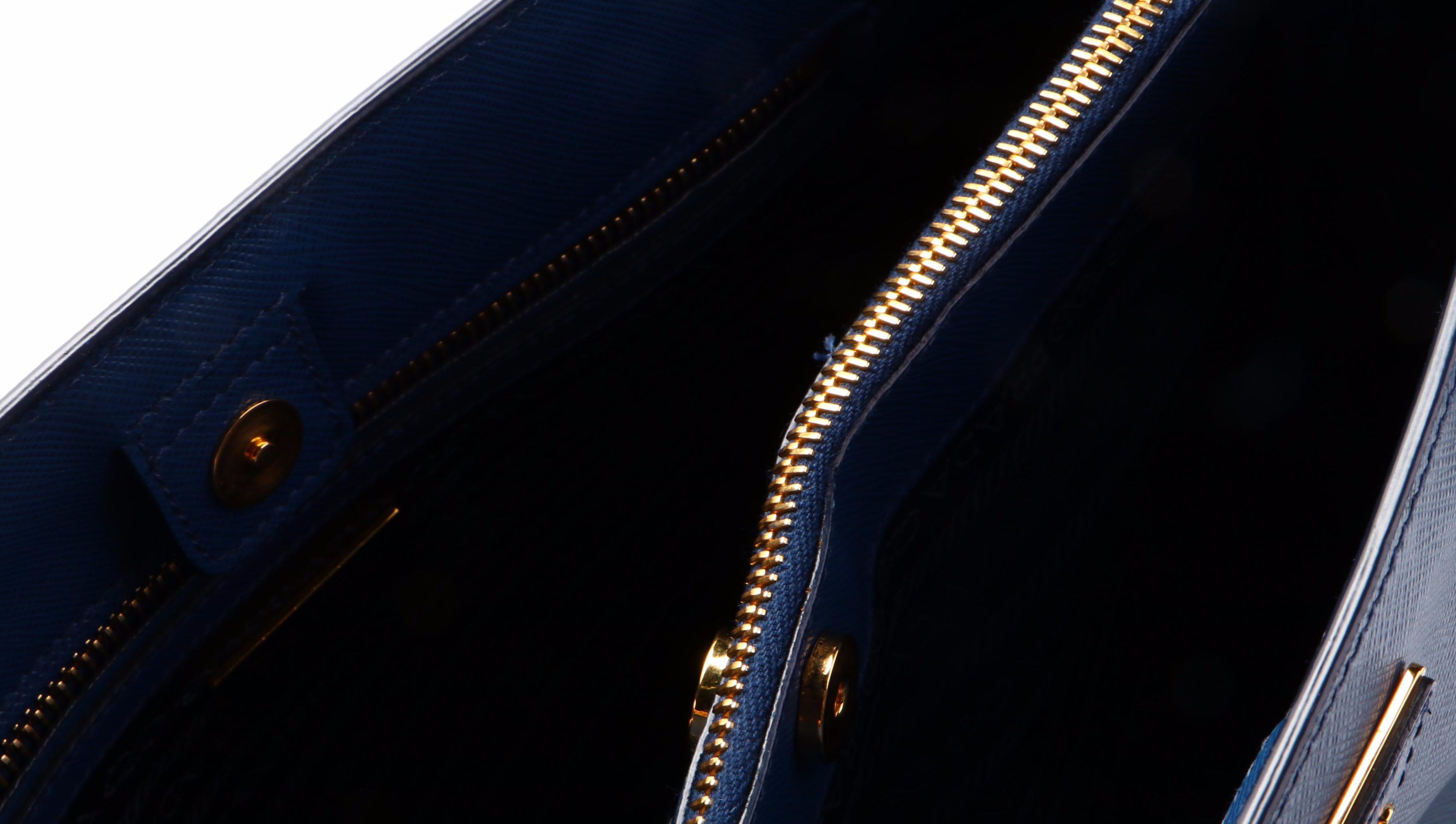 Prada Medium Lux Tote Handbag in Blue Saffiano Leather with Detachable Strap