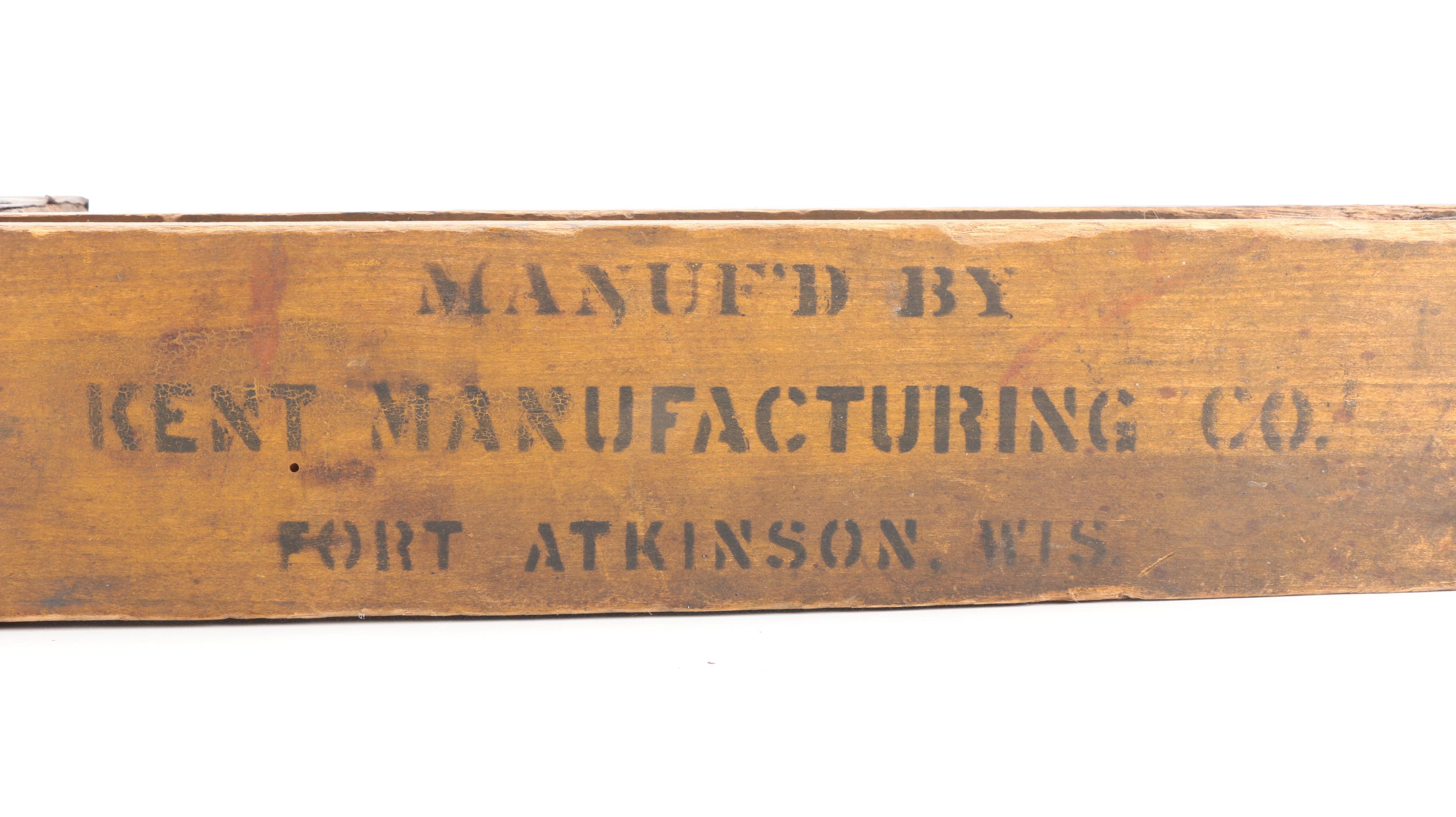 Kent Manufacturing Co. The Triumph Manual Corn Seeder