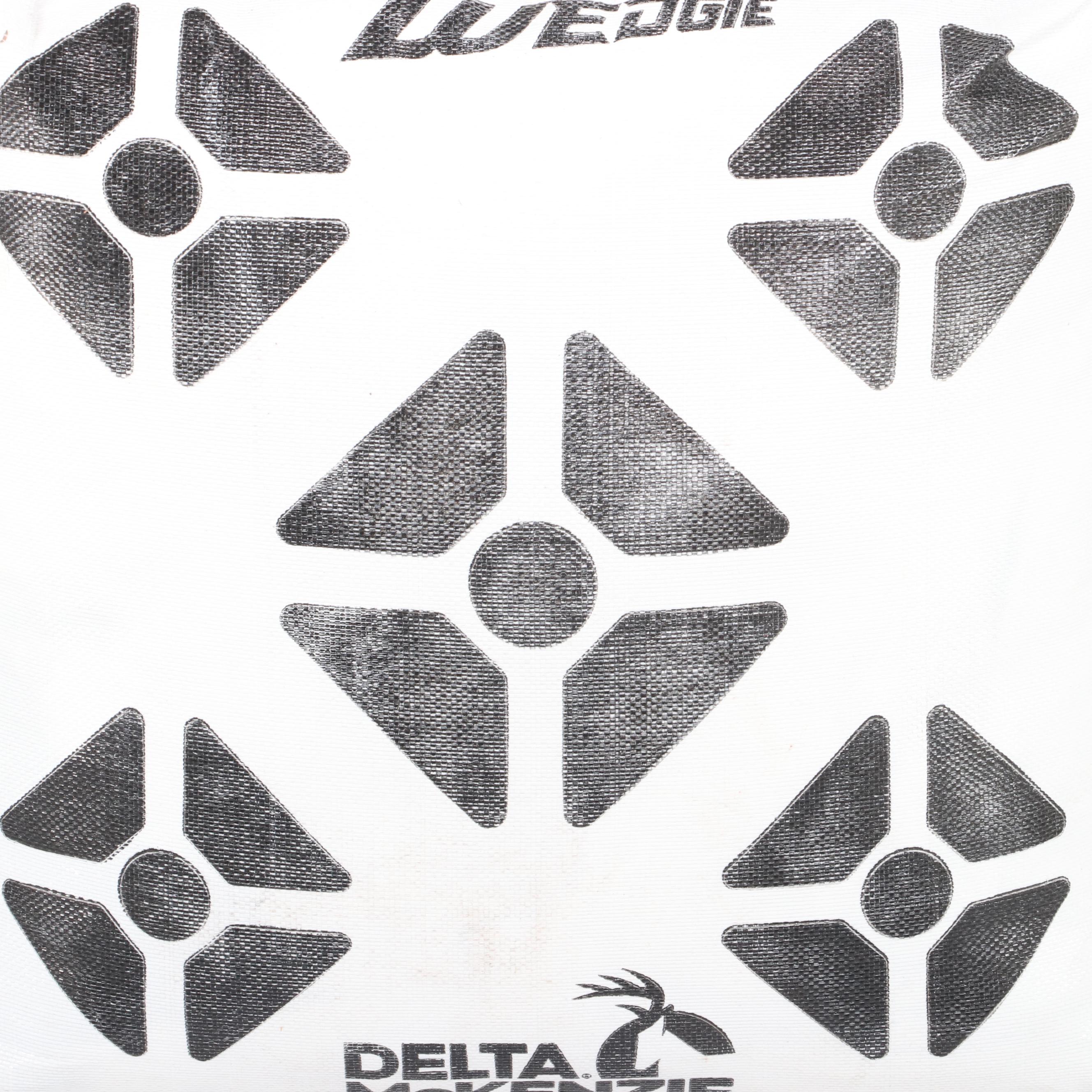 Delta McKenzie "Wedgie" Archery Target Bag & Six Carbon Express "Flu-Flu" Arrows