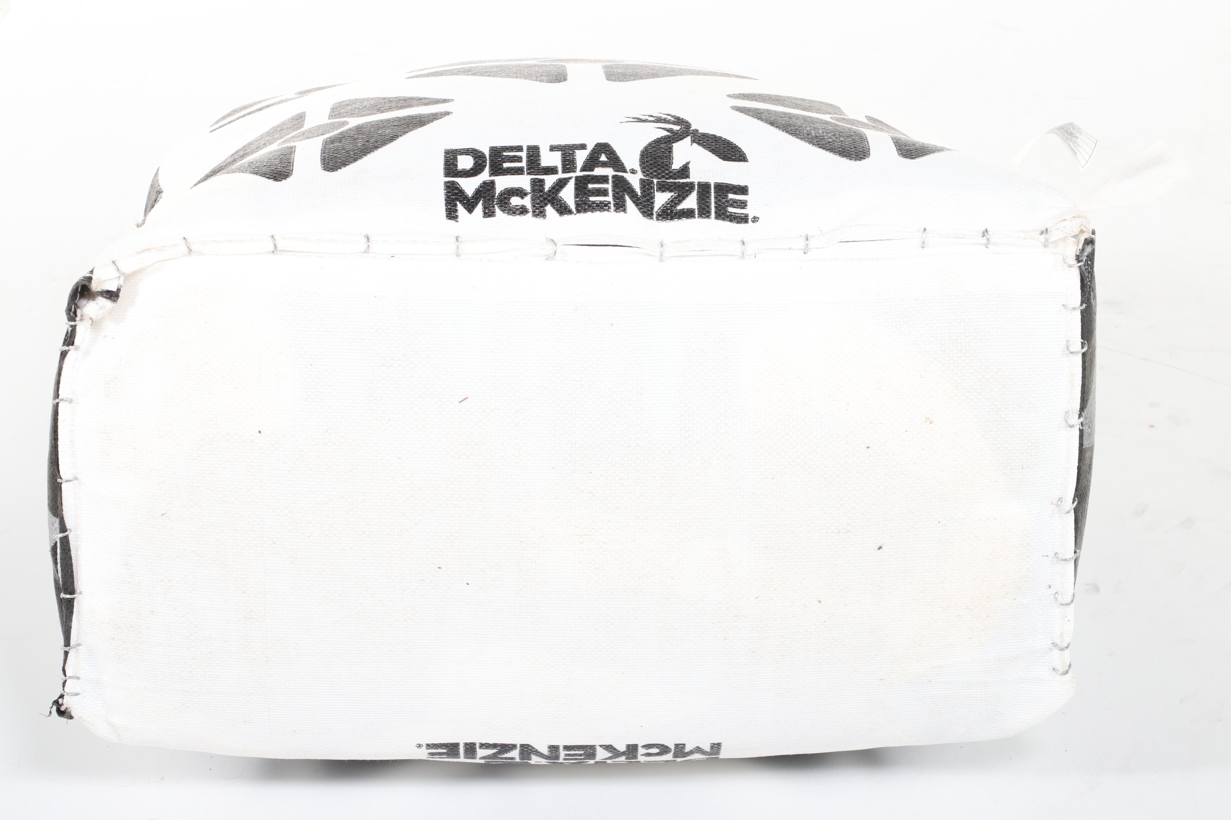 Delta McKenzie "Wedgie" Archery Target Bag & Six Carbon Express "Flu-Flu" Arrows