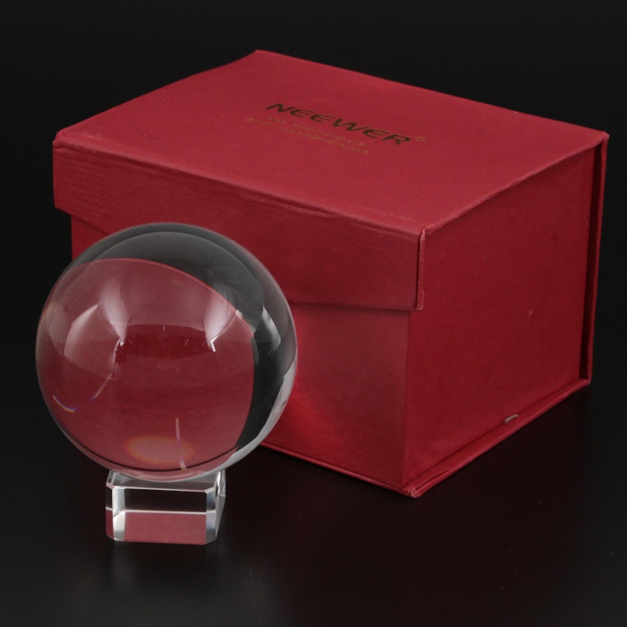 Neewer Crystal Ball Paperweight with Stand