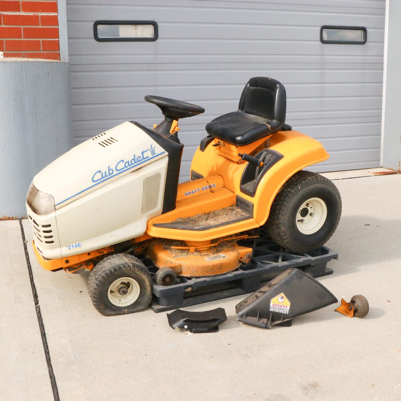 Cub Cadet 2146 Riding Lawnmower