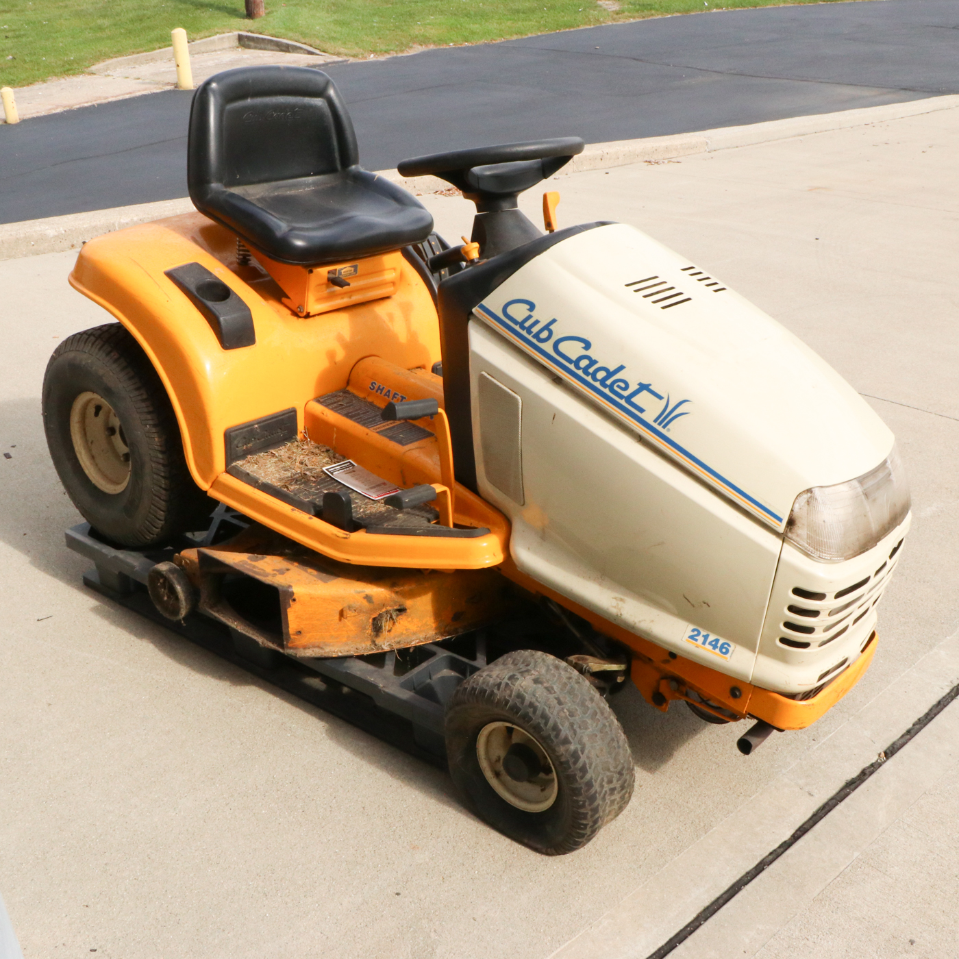 Cub Cadet 2146 Riding Lawnmower