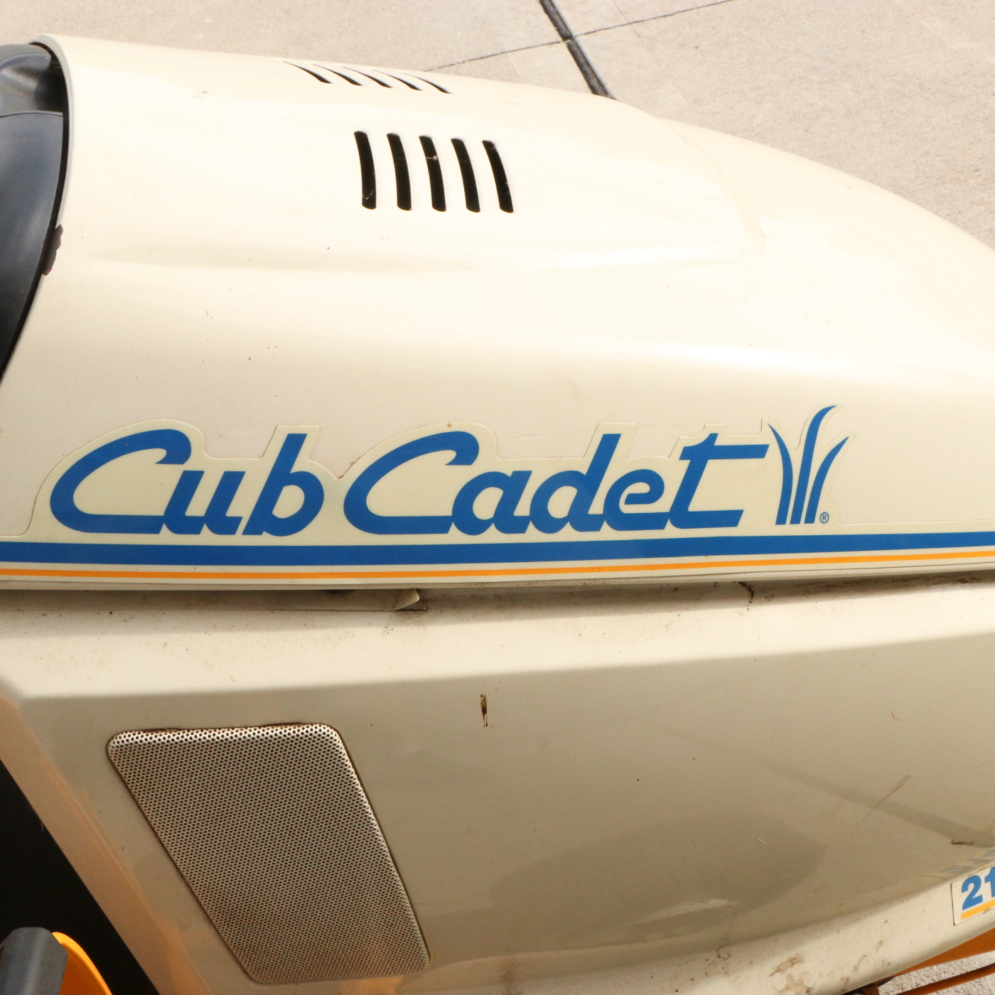 Cub Cadet 2146 Riding Lawnmower