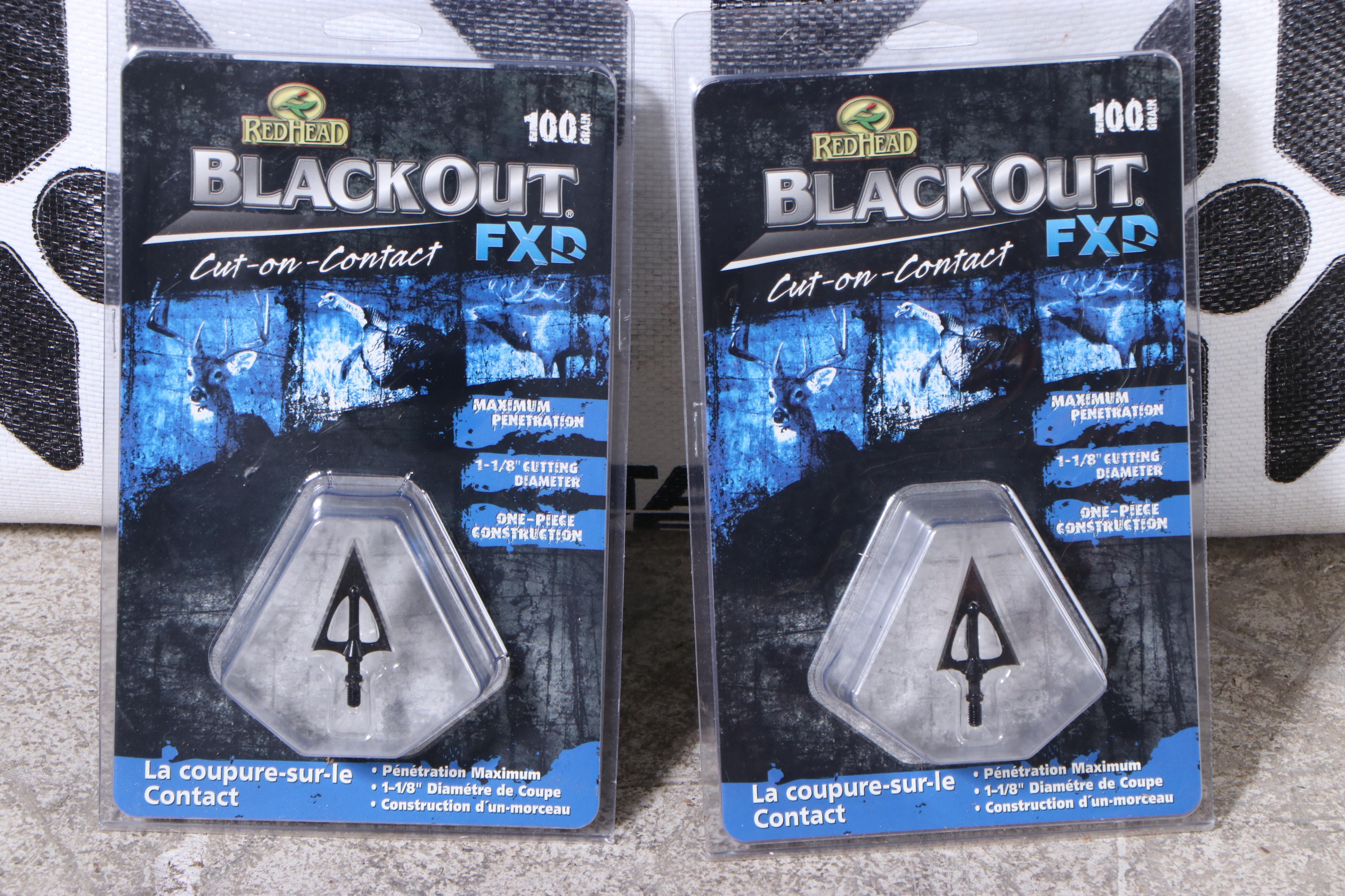 Delta McKenzie "Wedgie" Archery Target Bag & Six Carbon Express "Flu-Flu" Arrows