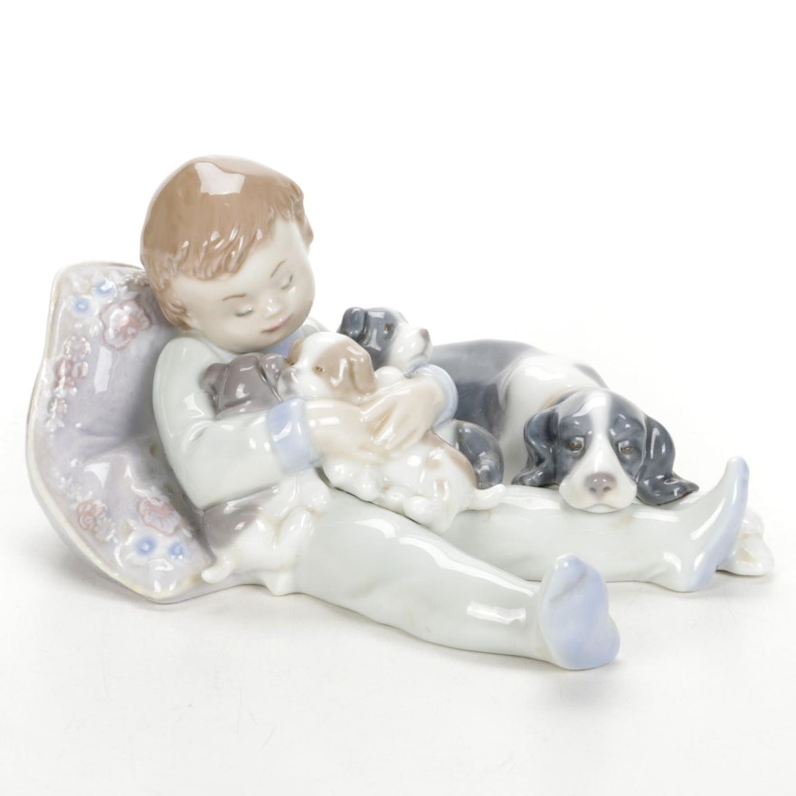 Lladró "Sweet Dreams" Porcelain Figurine Designed by Antonio Ramos