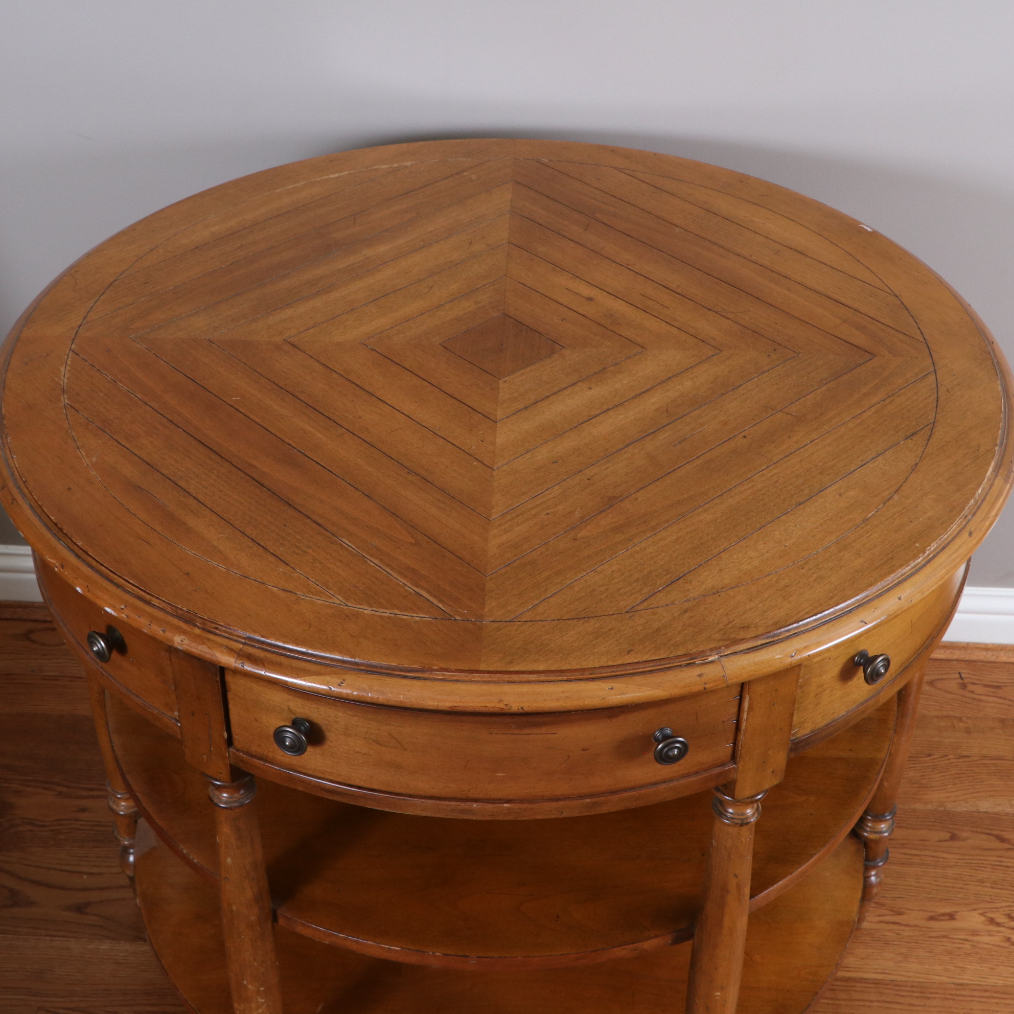 Lexington Furniture "The Southern Living Collection" Hardwood Side Table