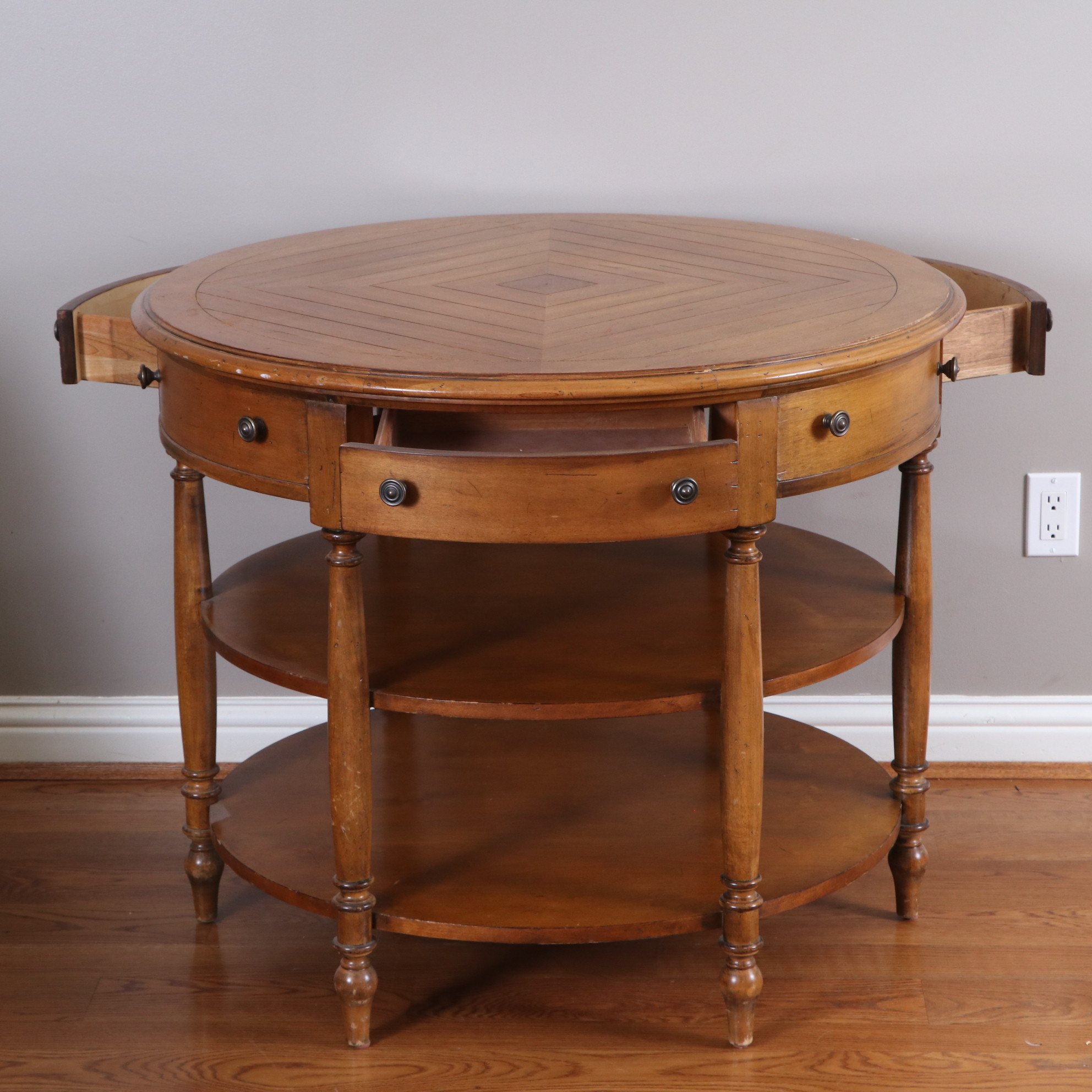Lexington Furniture "The Southern Living Collection" Hardwood Side Table