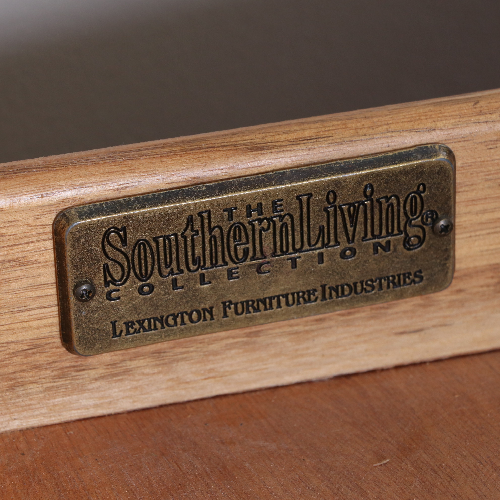 Lexington Furniture "The Southern Living Collection" Hardwood Side Table