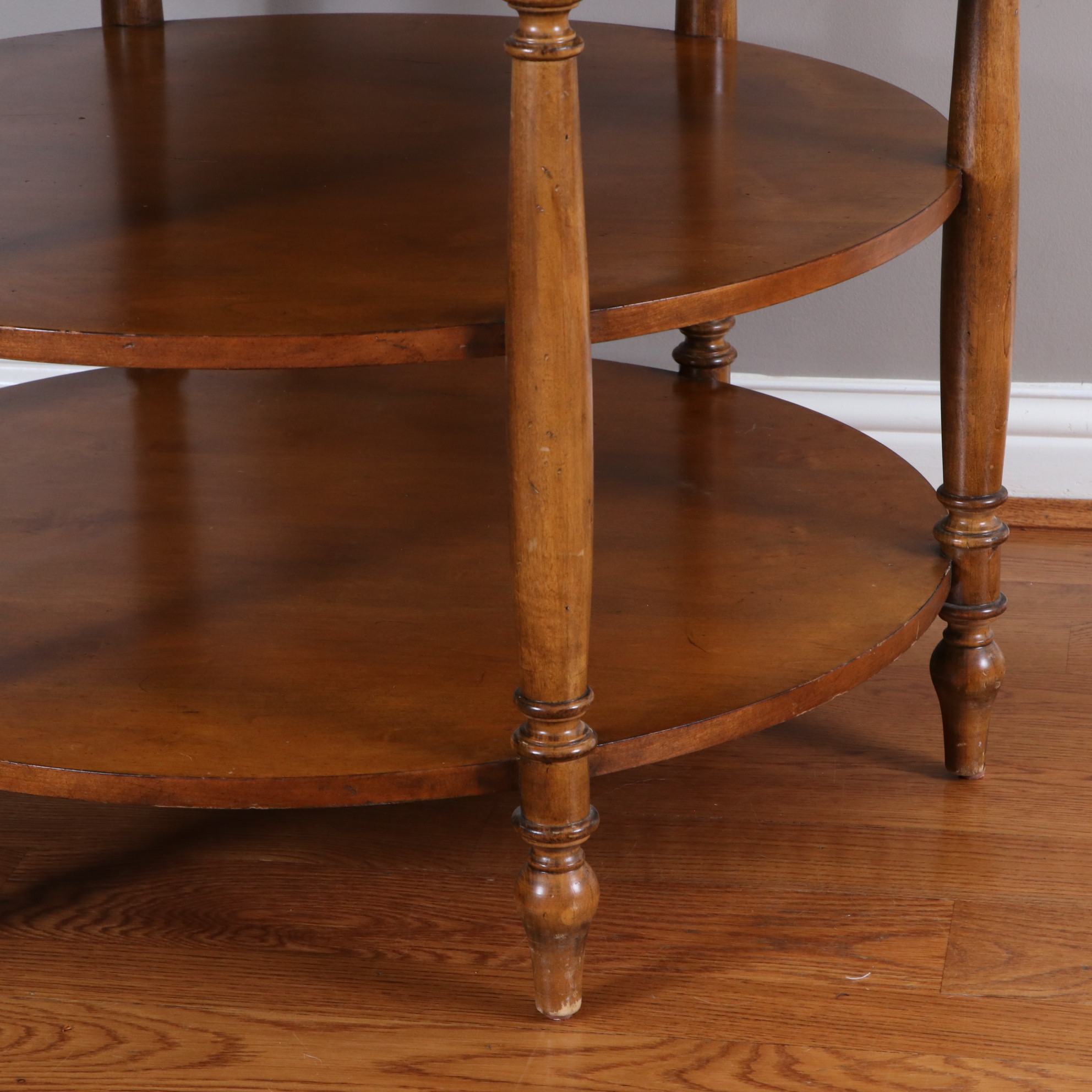 Lexington Furniture "The Southern Living Collection" Hardwood Side Table
