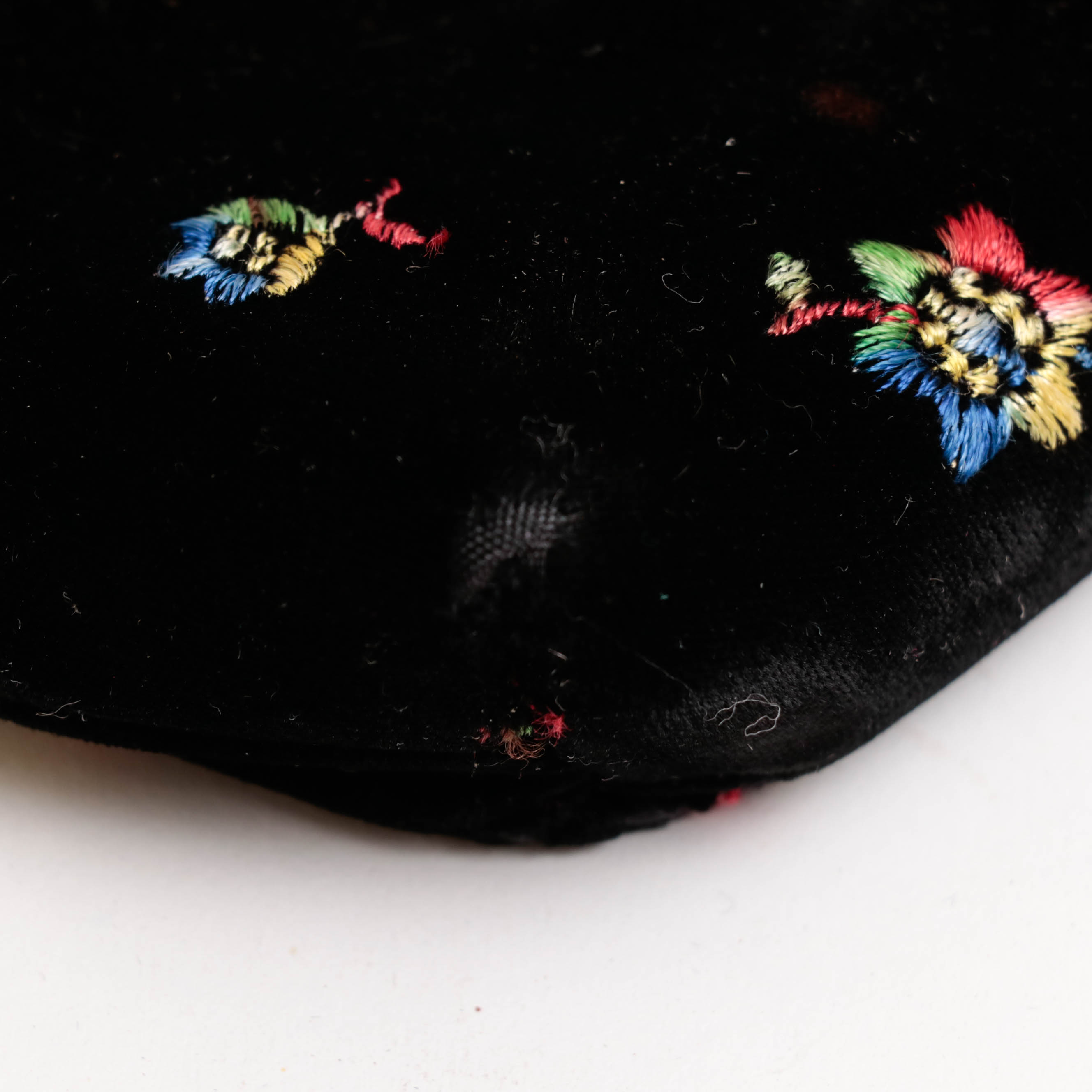 Souré, Genung's, Union Made and Other Handbags, Hats and Crocheted Gloves