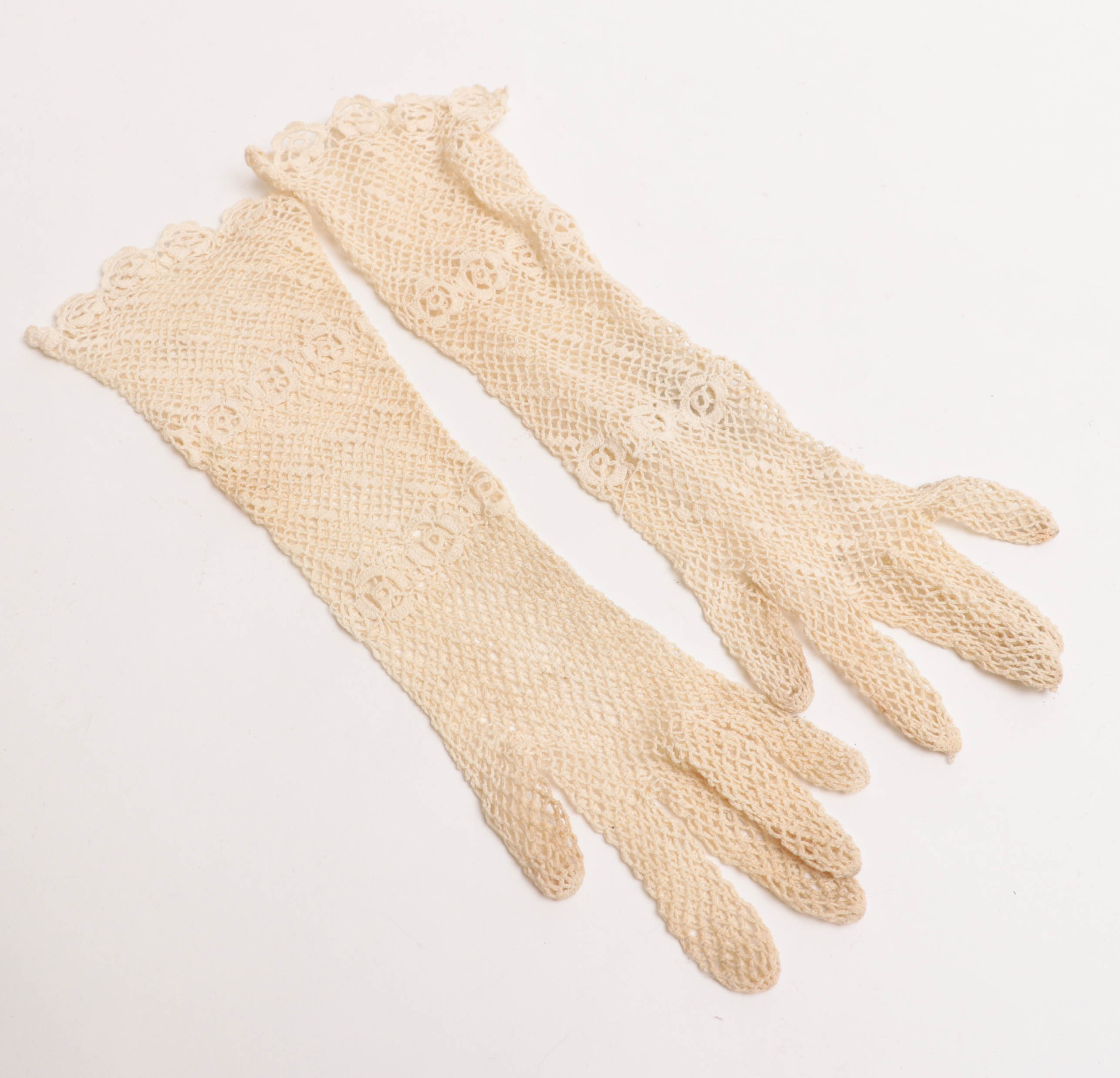 Souré, Genung's, Union Made and Other Handbags, Hats and Crocheted Gloves