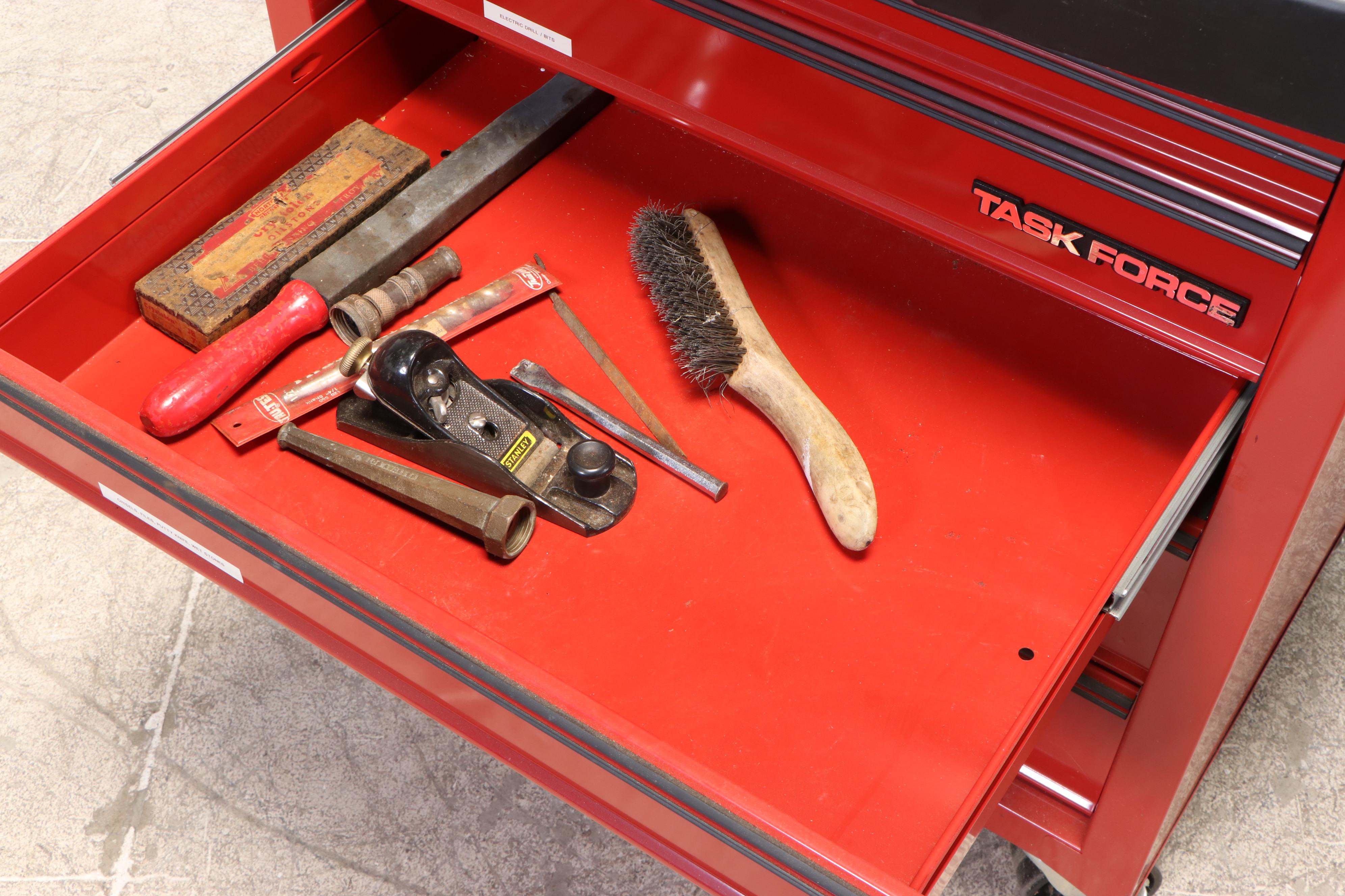 Task Force Tool Storage Cart with Tool Assortment and Skil Sawhorses