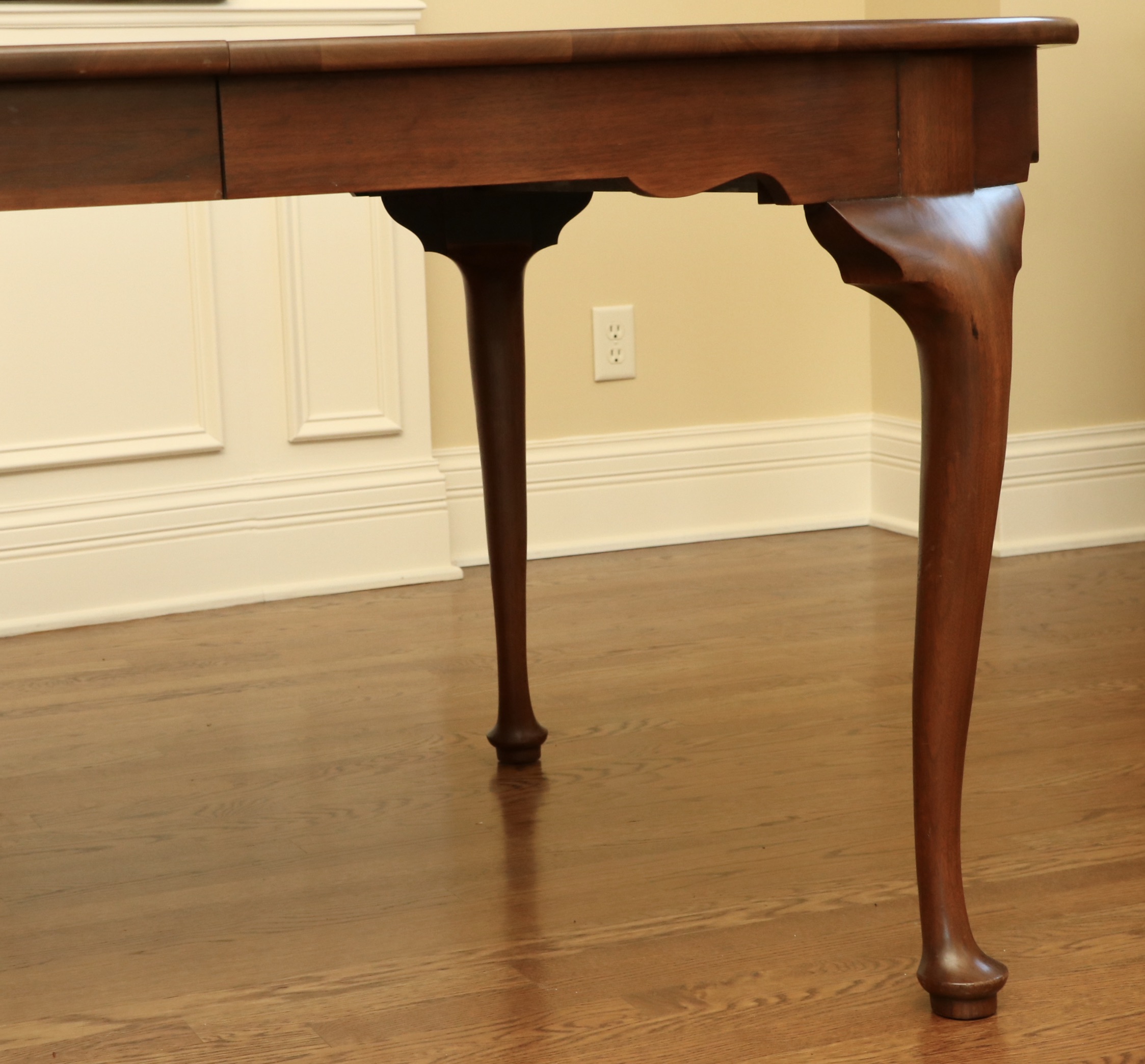 Henkel-Harris "Virginia Galleries" Queen Anne Style Black Walnut Dining Set