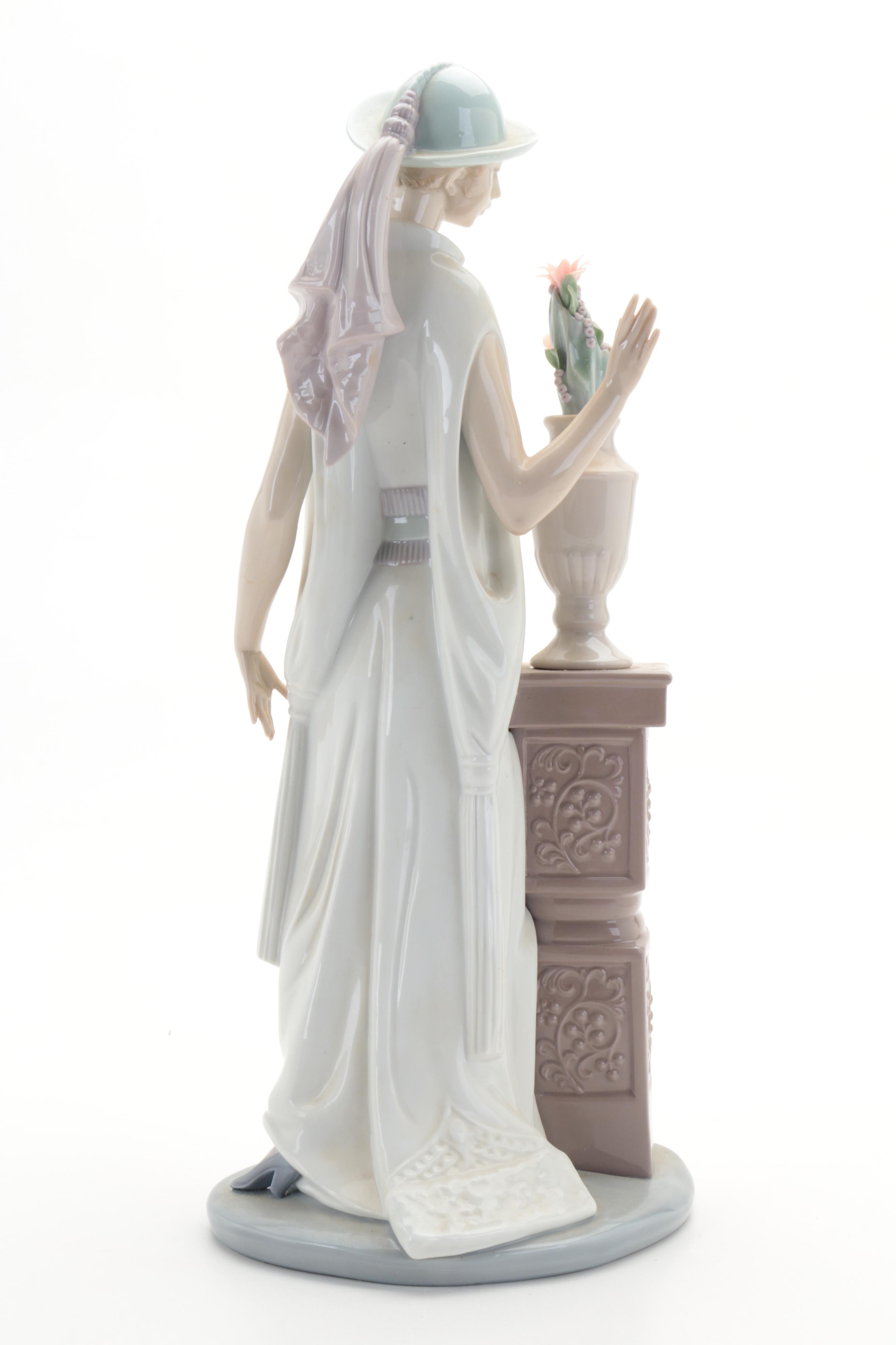 Lladró "Lady Grand Casino" Porcelain Figurine Designed by Vicente Martínez