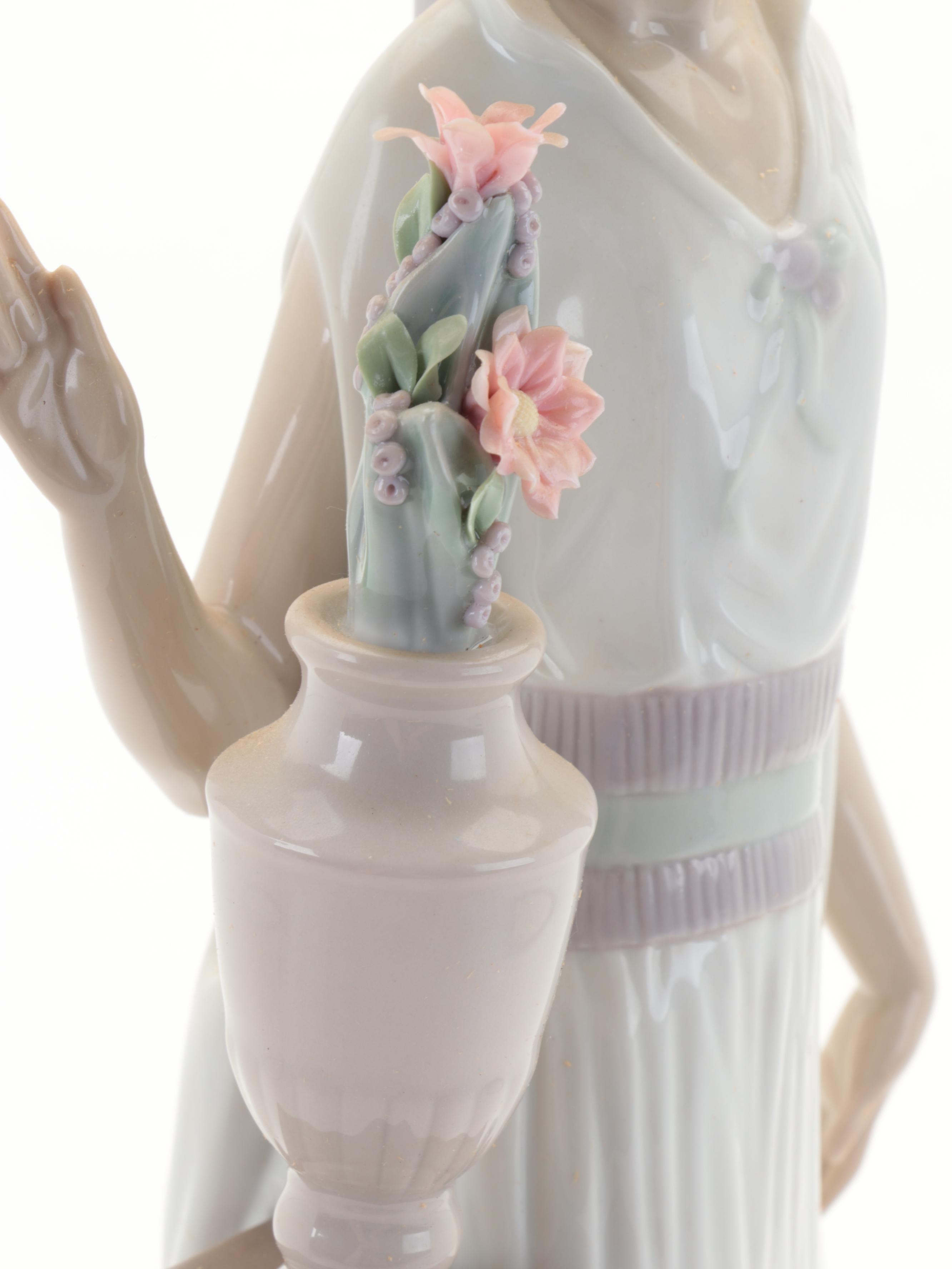 Lladró "Lady Grand Casino" Porcelain Figurine Designed by Vicente Martínez