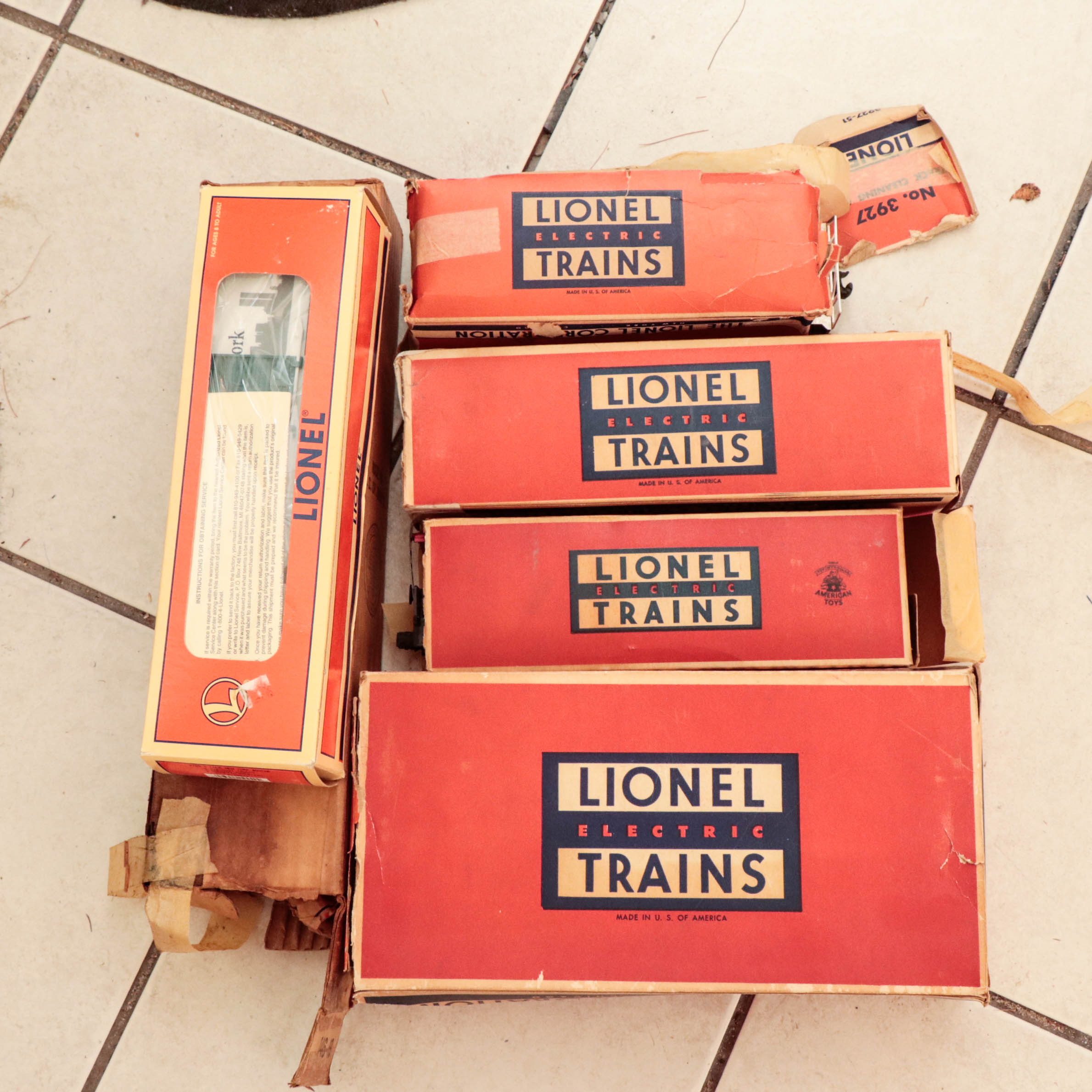 Lionel Train Cars and 746 Locomotive