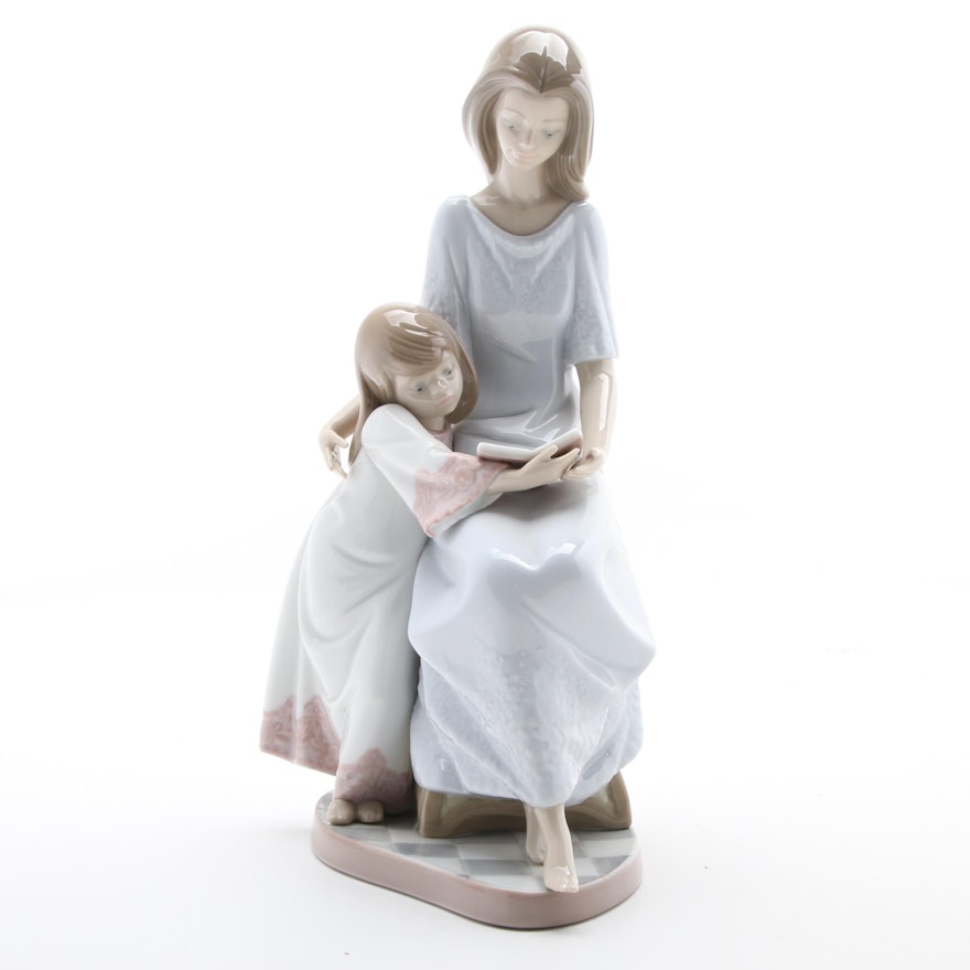 Lladró "Bedtime Story Mother Figurine" Figurine Designed by Francisco Catalá