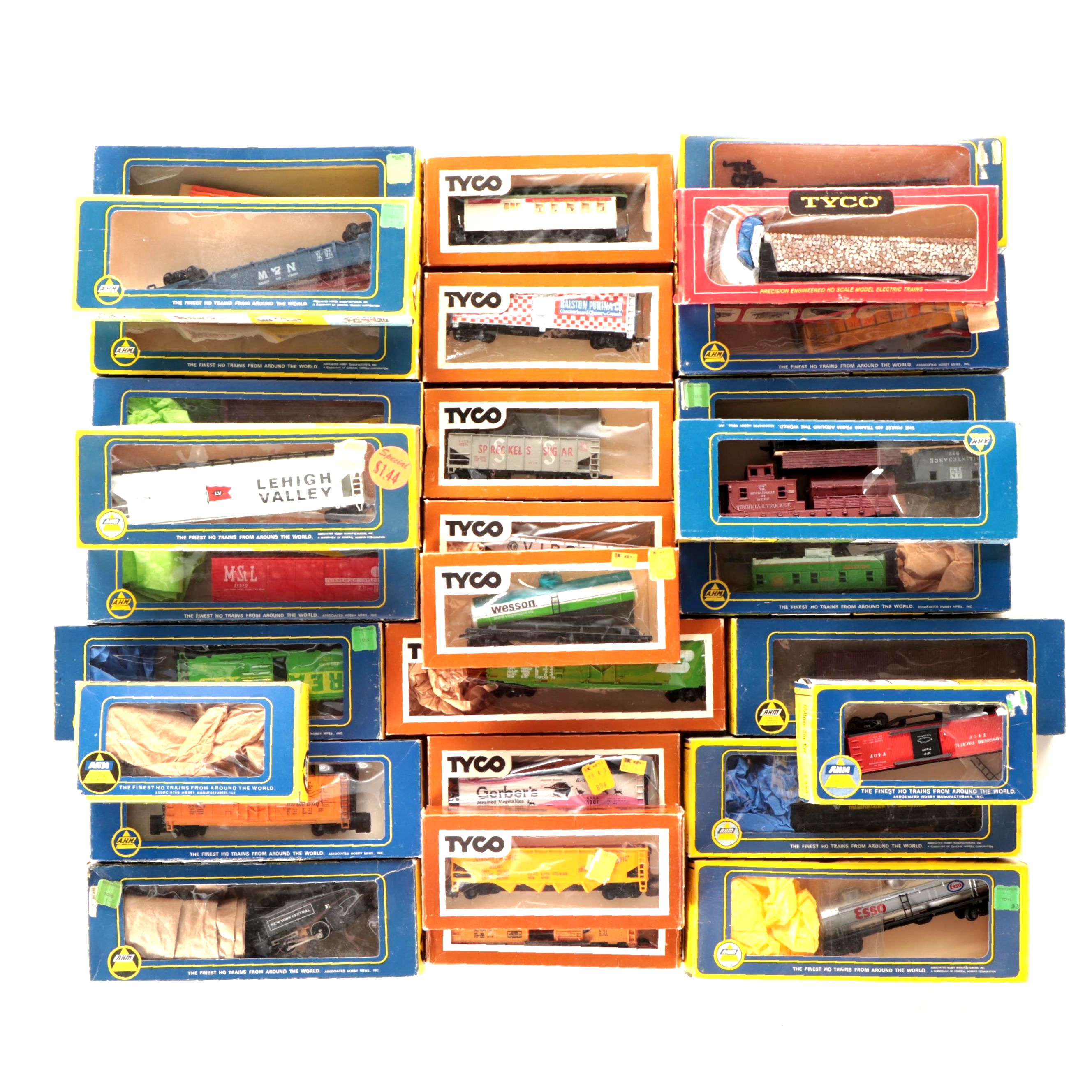 Ahm, Tyco HO Scale Model Railroad Freight Trains, Locomotive