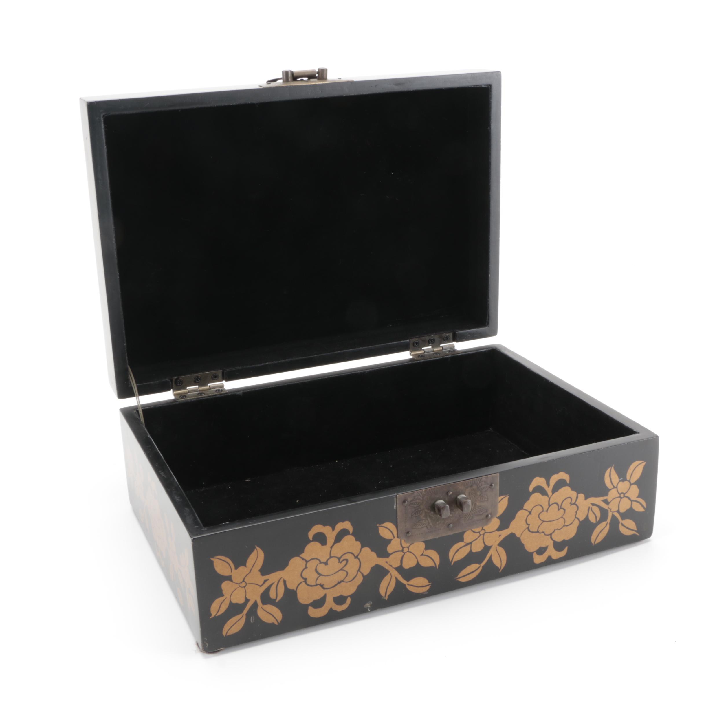 Enameled Hinged Lid Box with English Fox Hunting Scene