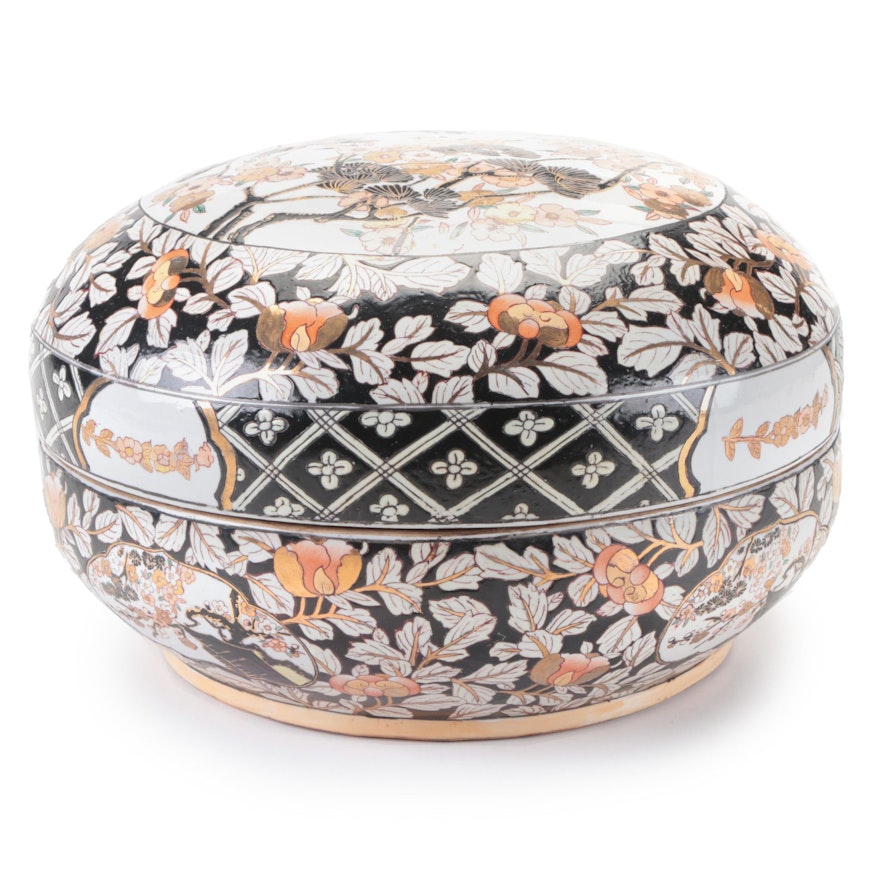 Chinese Hand-Painted Porcelain Round Box