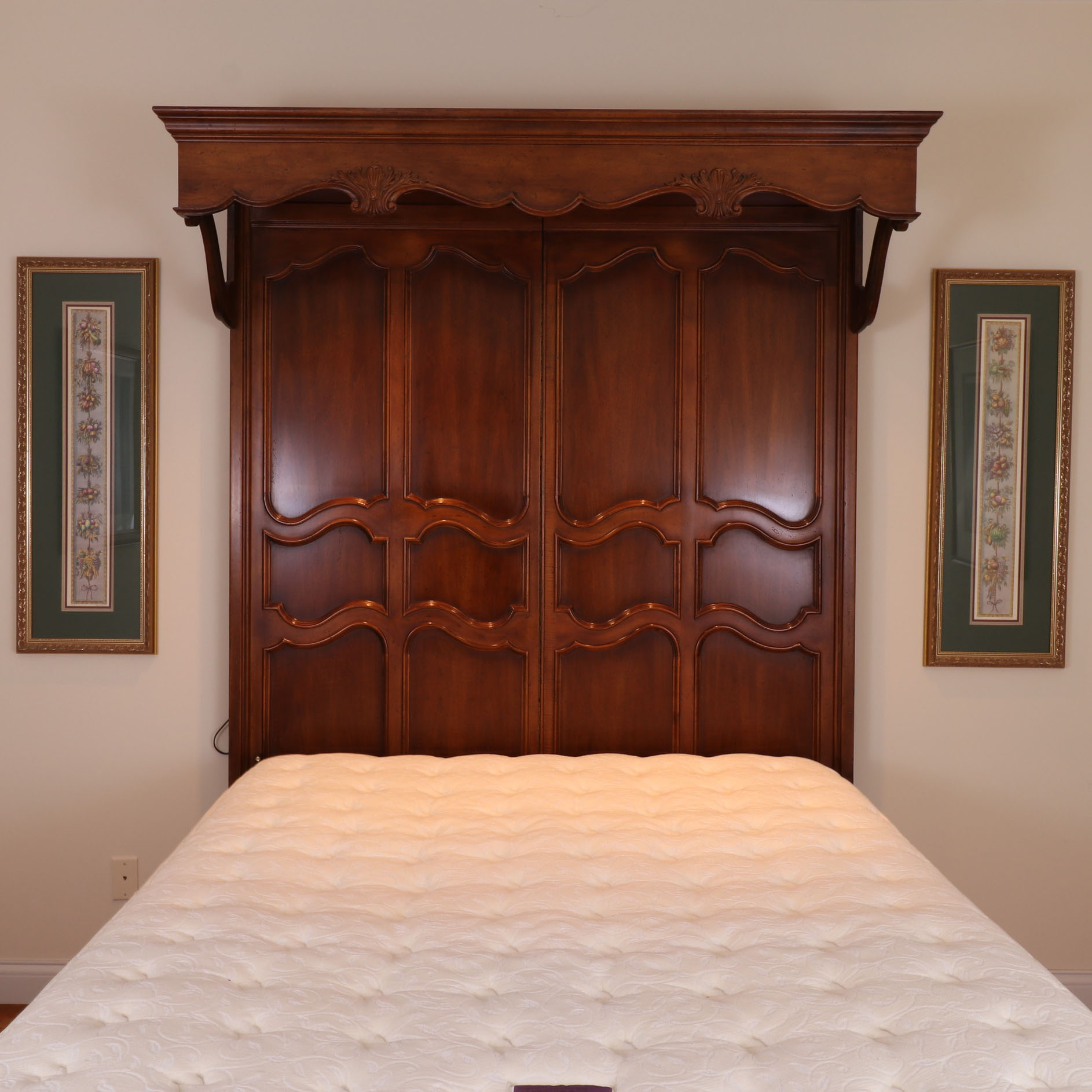 Henredon "Villandry" Queen Size Illuminated Half-Tester Bed